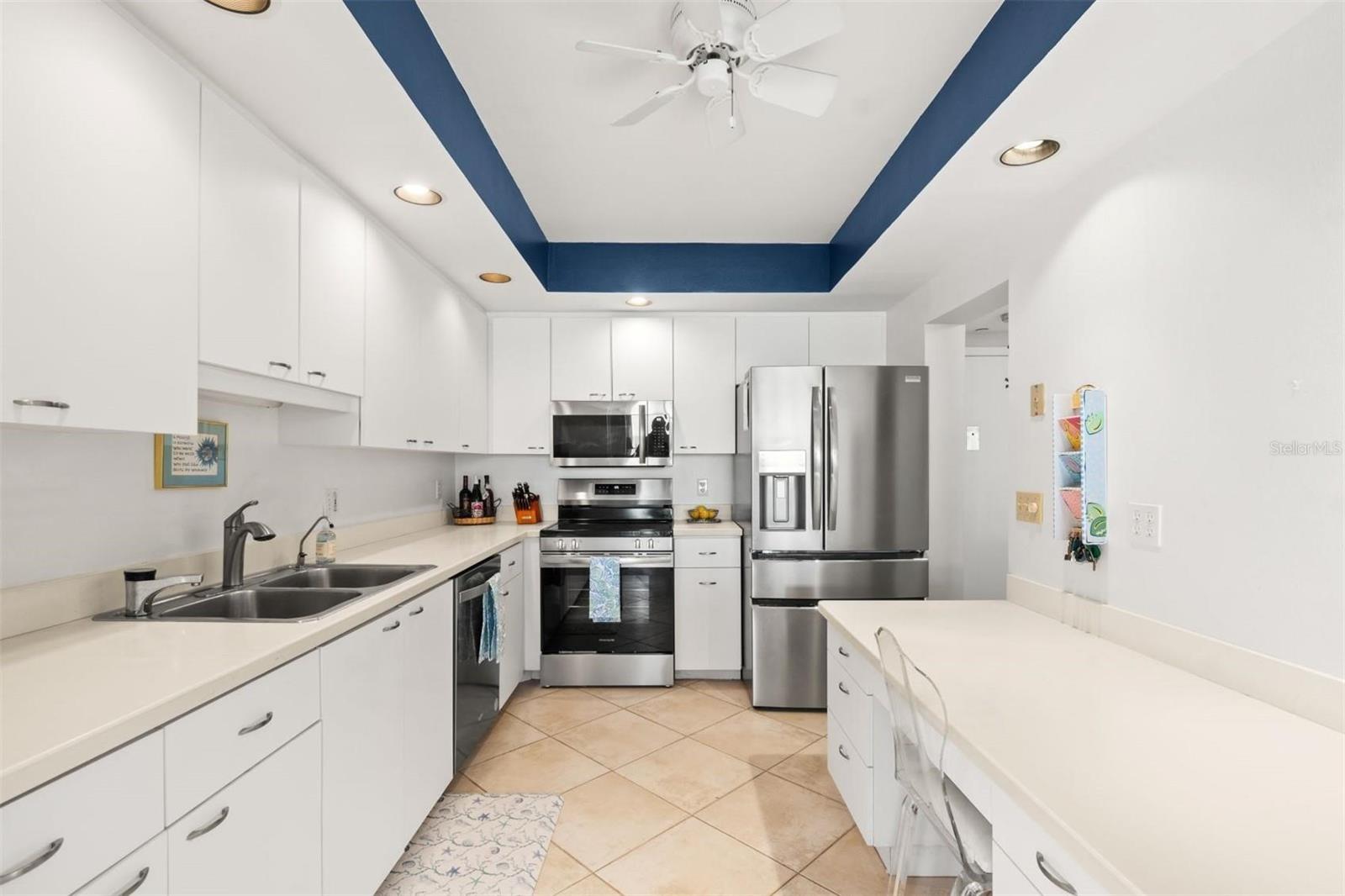 Image 17 of 42 For 1212 Benjamin Franklin Drive 901