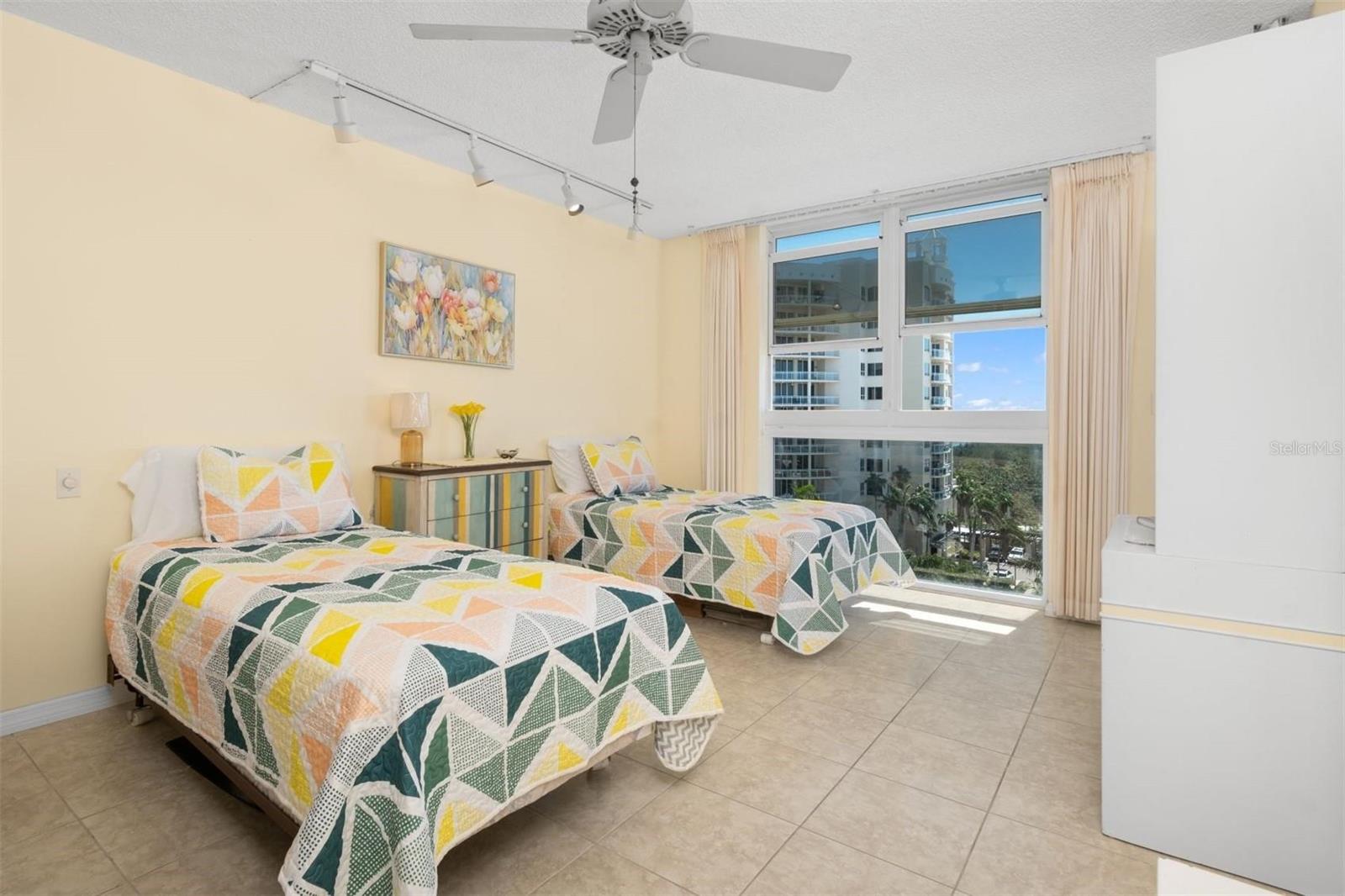 Image 23 of 42 For 1212 Benjamin Franklin Drive 901