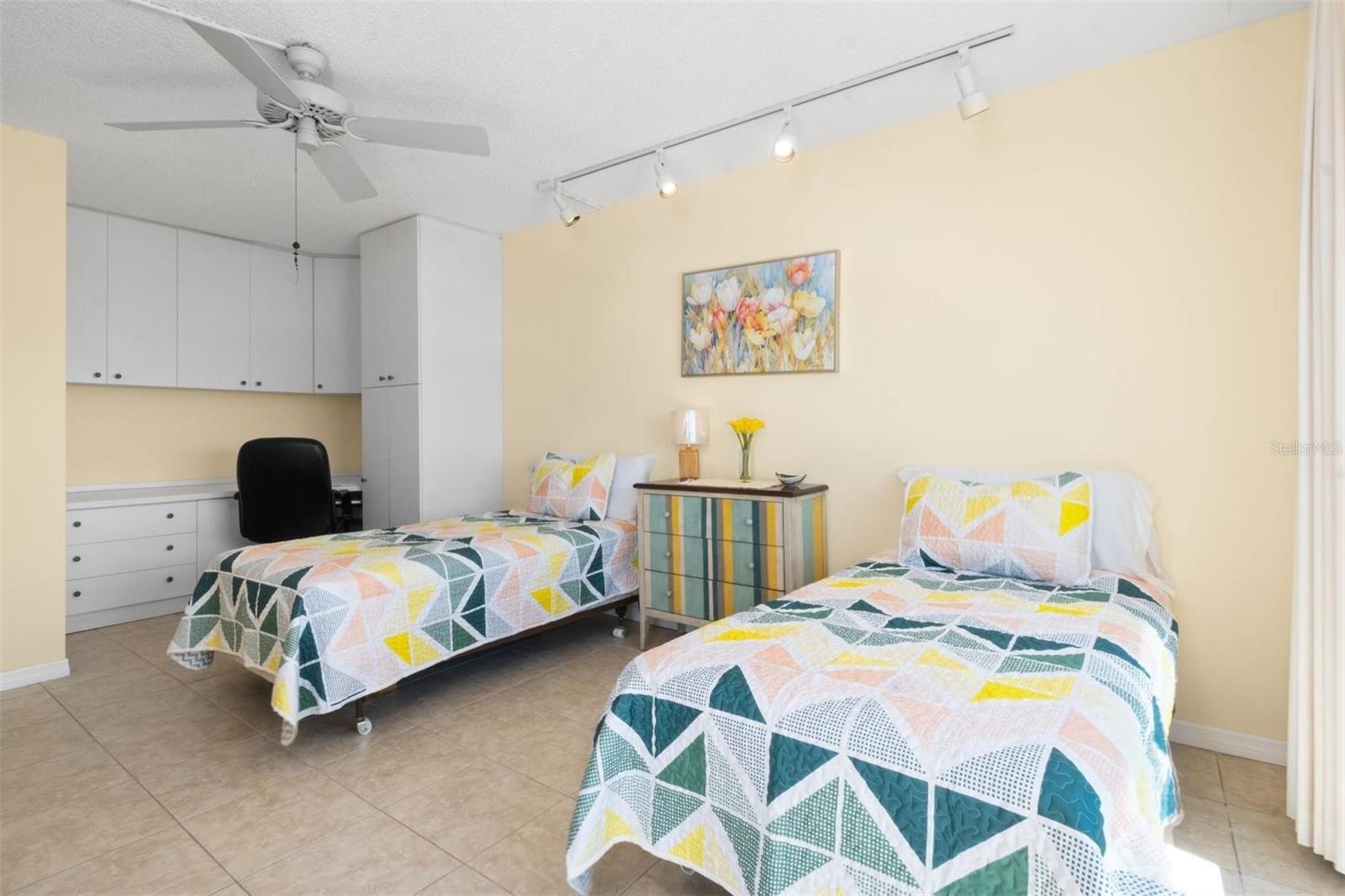 Image 24 of 42 For 1212 Benjamin Franklin Drive 901