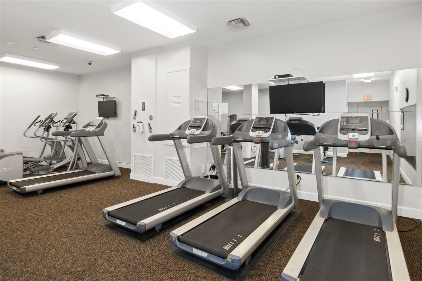 Image 31 of 42 For 1212 Benjamin Franklin Drive 901