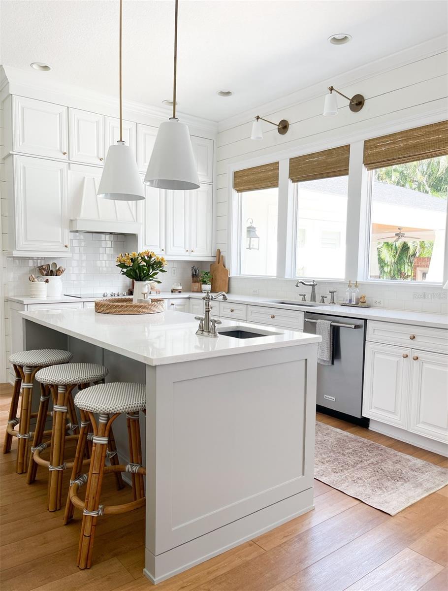 Image 11 of 32 For 607 51st Street Nw