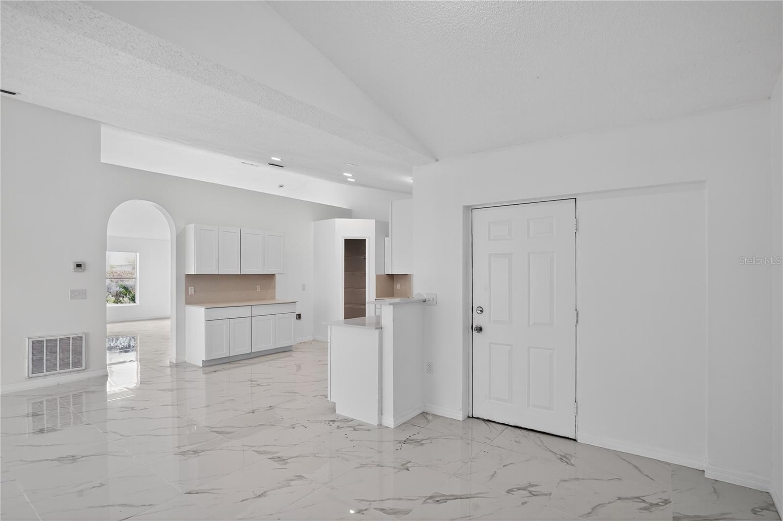 Image 11 of 30 For 1118 Perpignan Court