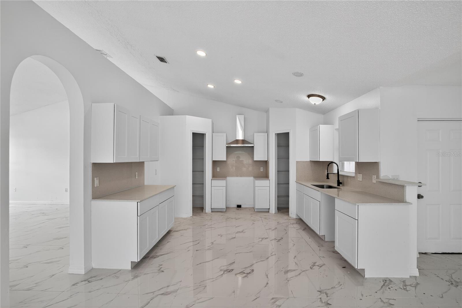 Image 17 of 30 For 1118 Perpignan Court