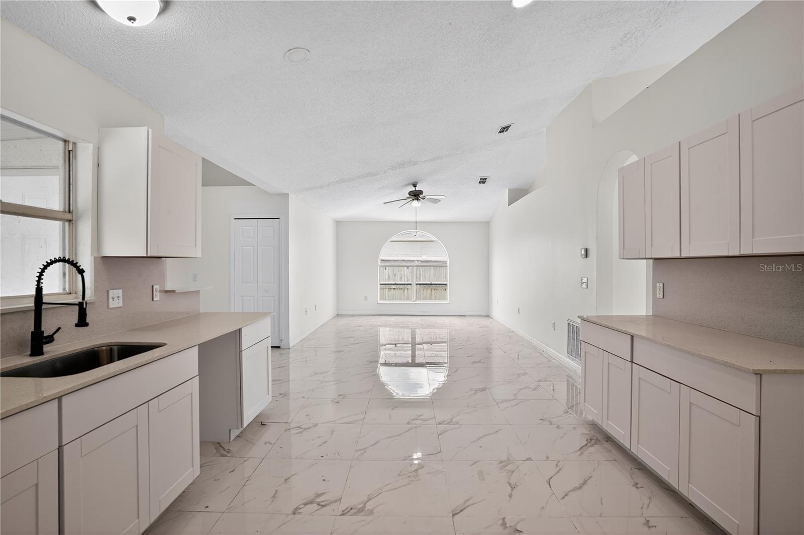 Image 18 of 30 For 1118 Perpignan Court