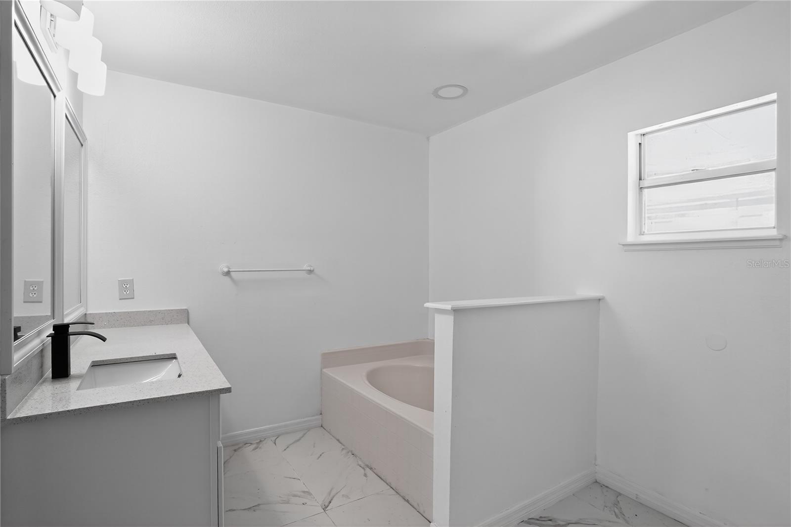 Image 23 of 30 For 1118 Perpignan Court