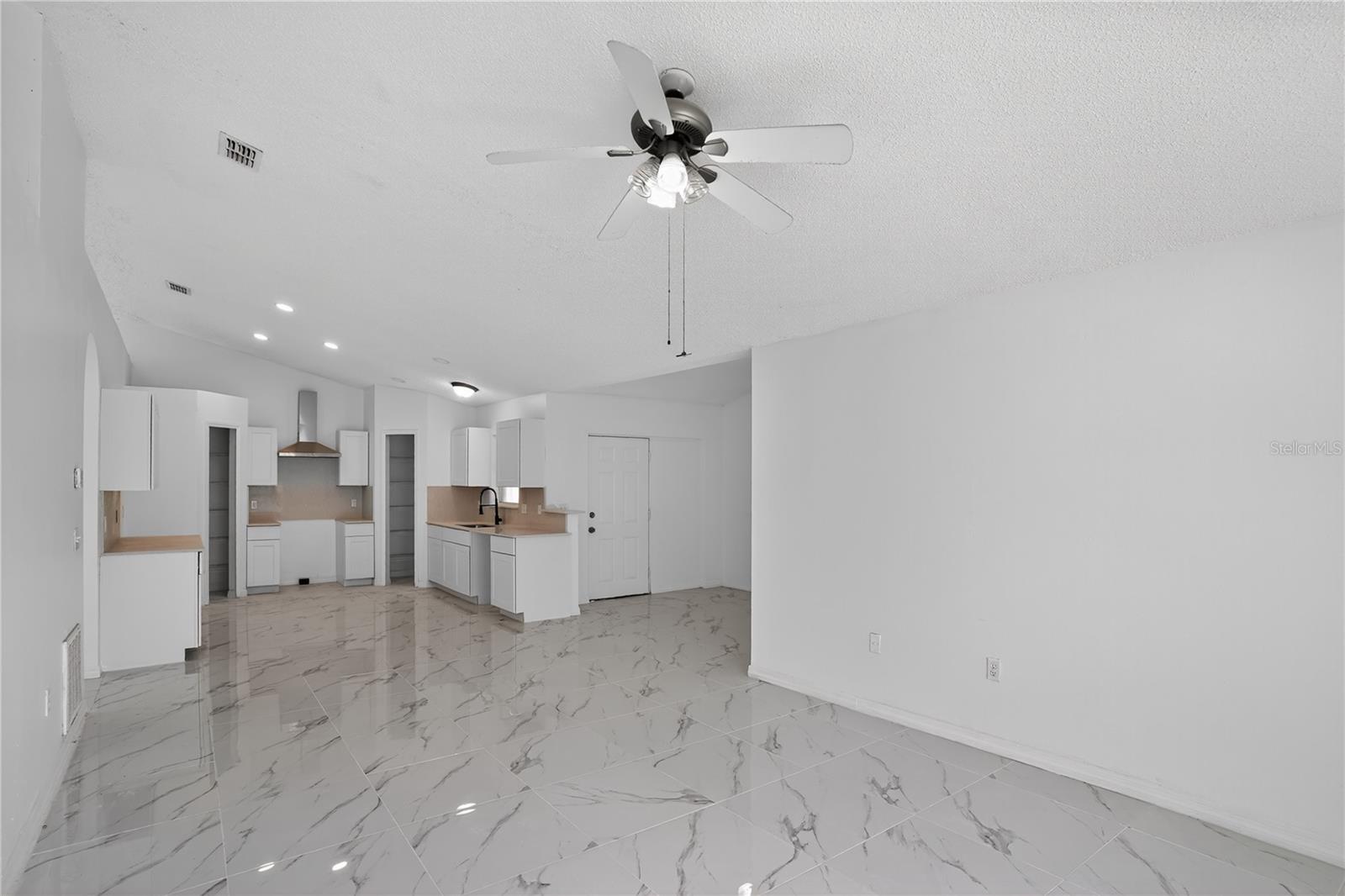 Image 6 of 30 For 1118 Perpignan Court