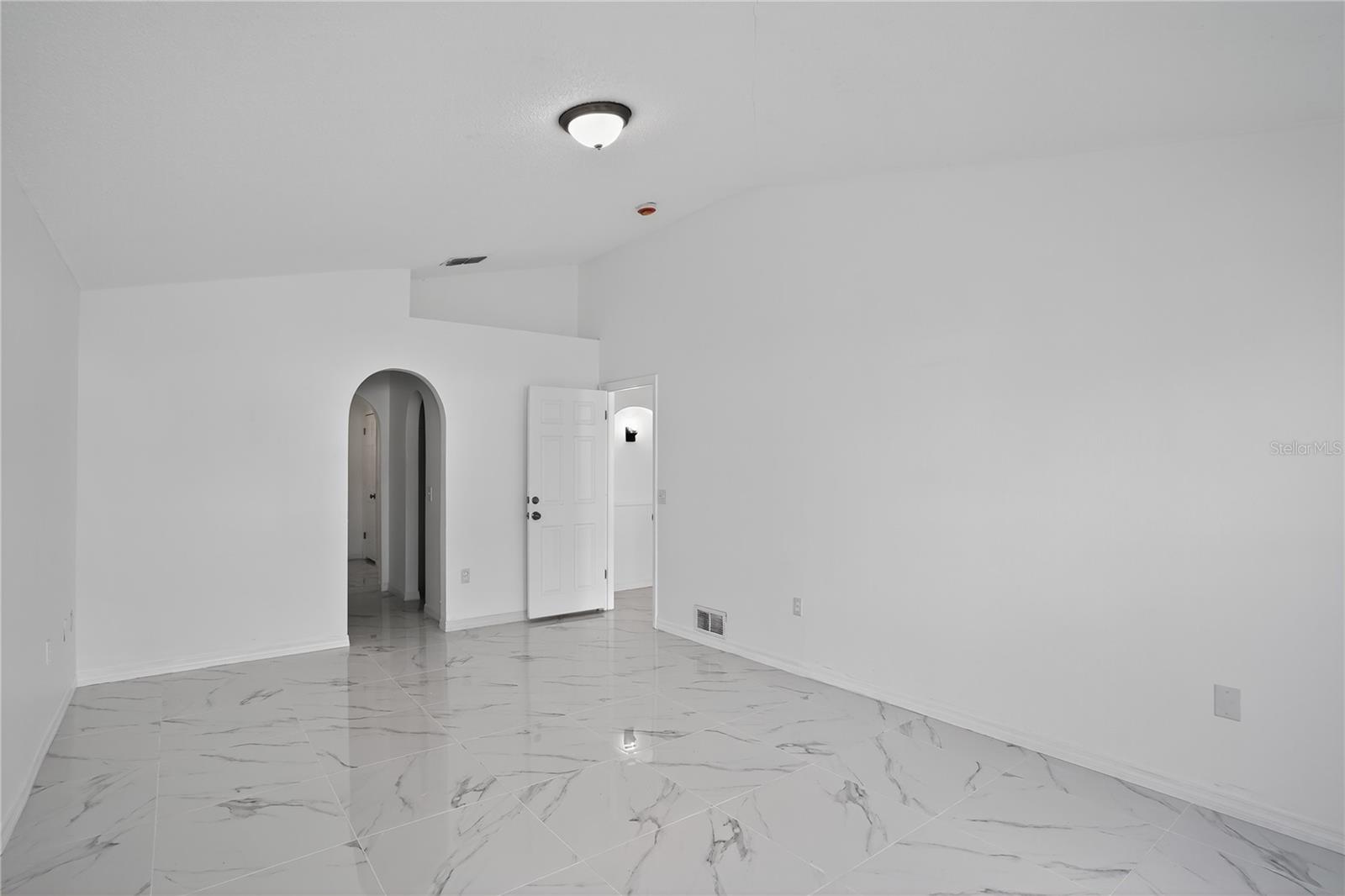 Image 7 of 30 For 1118 Perpignan Court