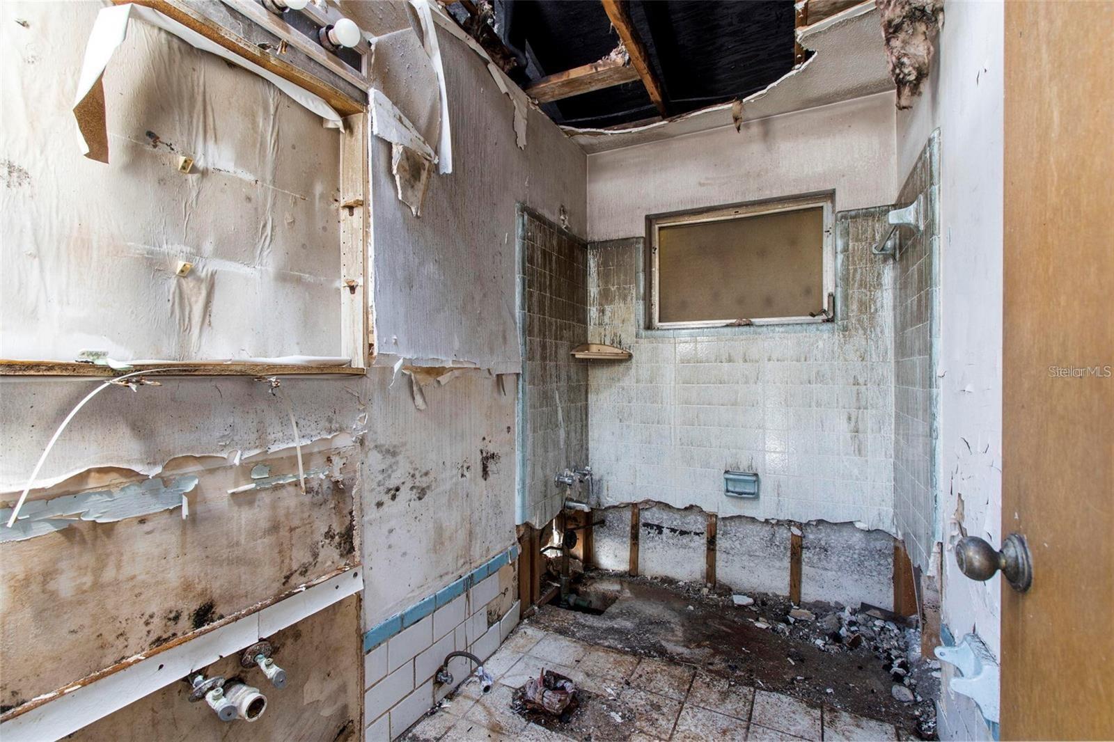 Image 13 of 19 For 189 Cummins Avenue Ne