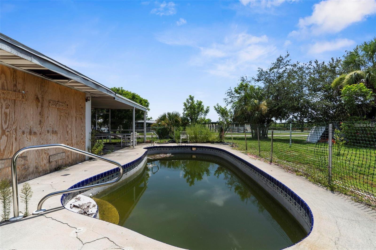 Image 18 of 19 For 189 Cummins Avenue Ne