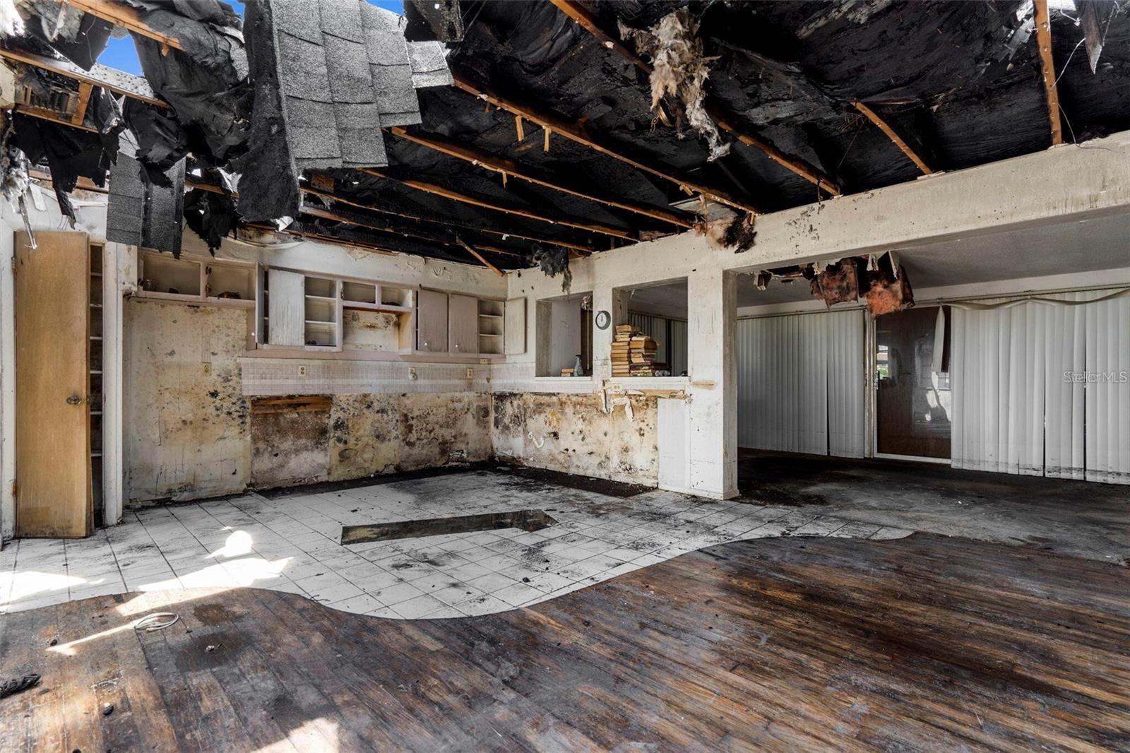 Image 6 of 19 For 189 Cummins Avenue Ne