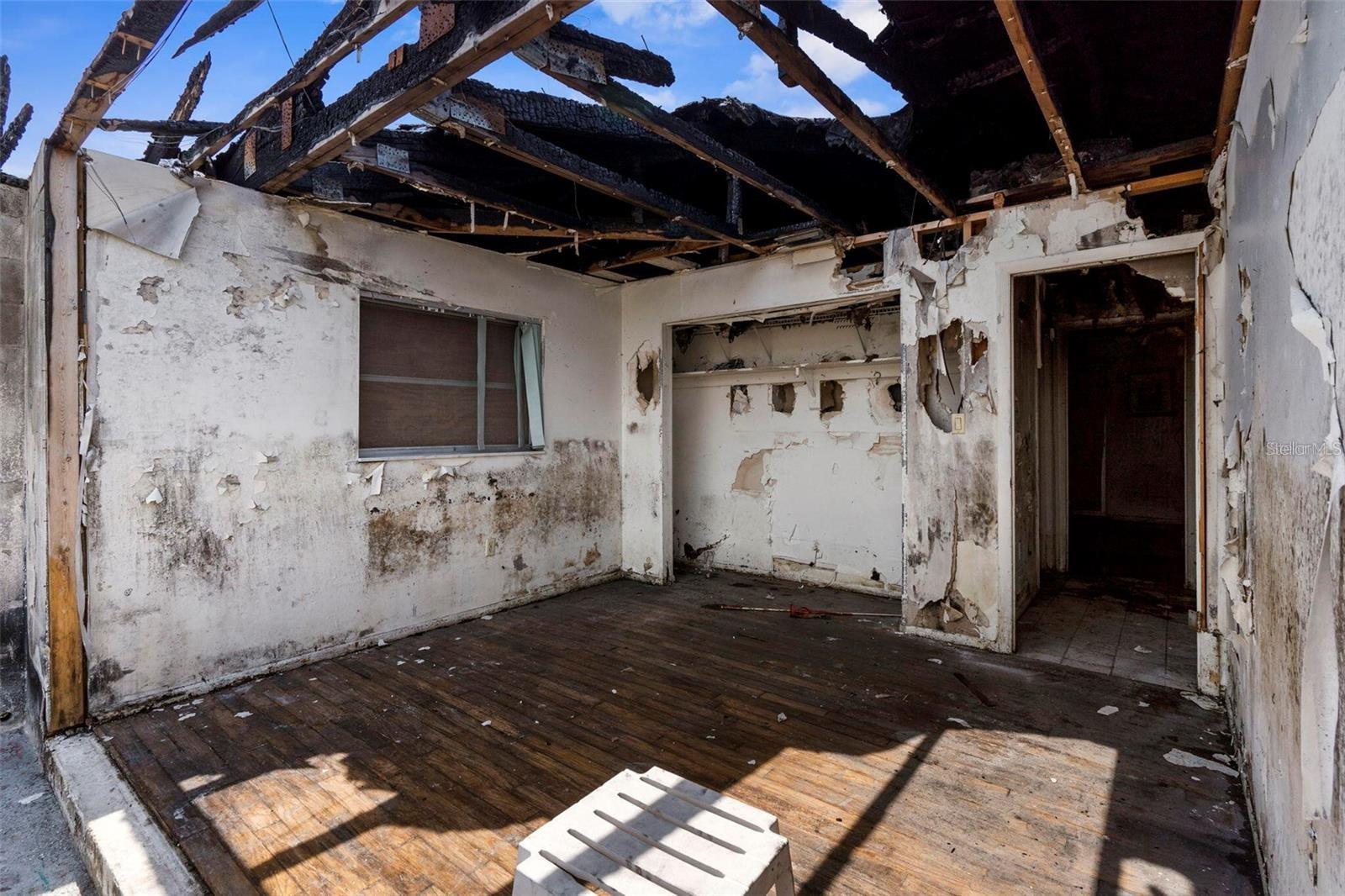 Image 8 of 19 For 189 Cummins Avenue Ne