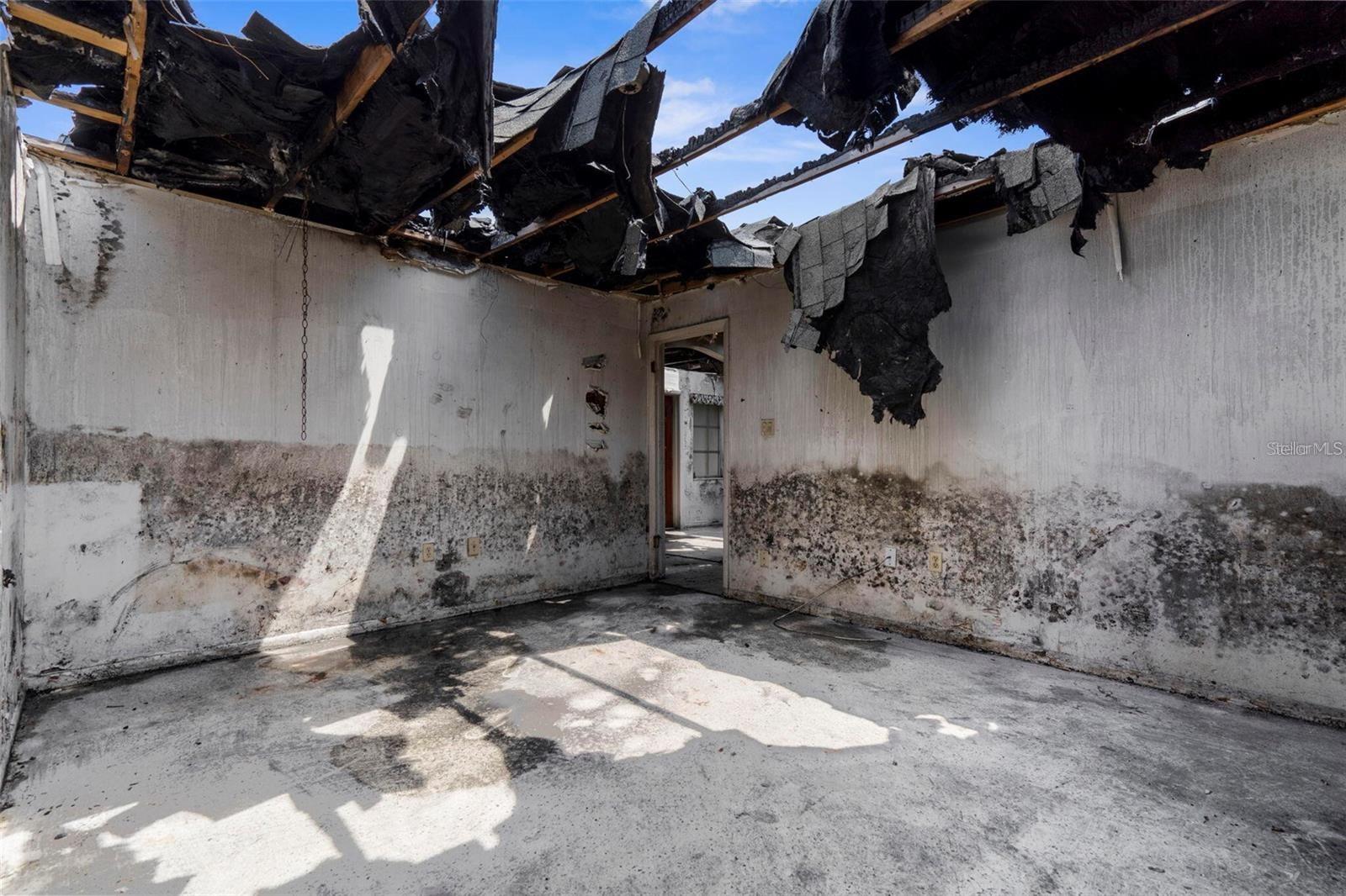 Image 9 of 19 For 189 Cummins Avenue Ne