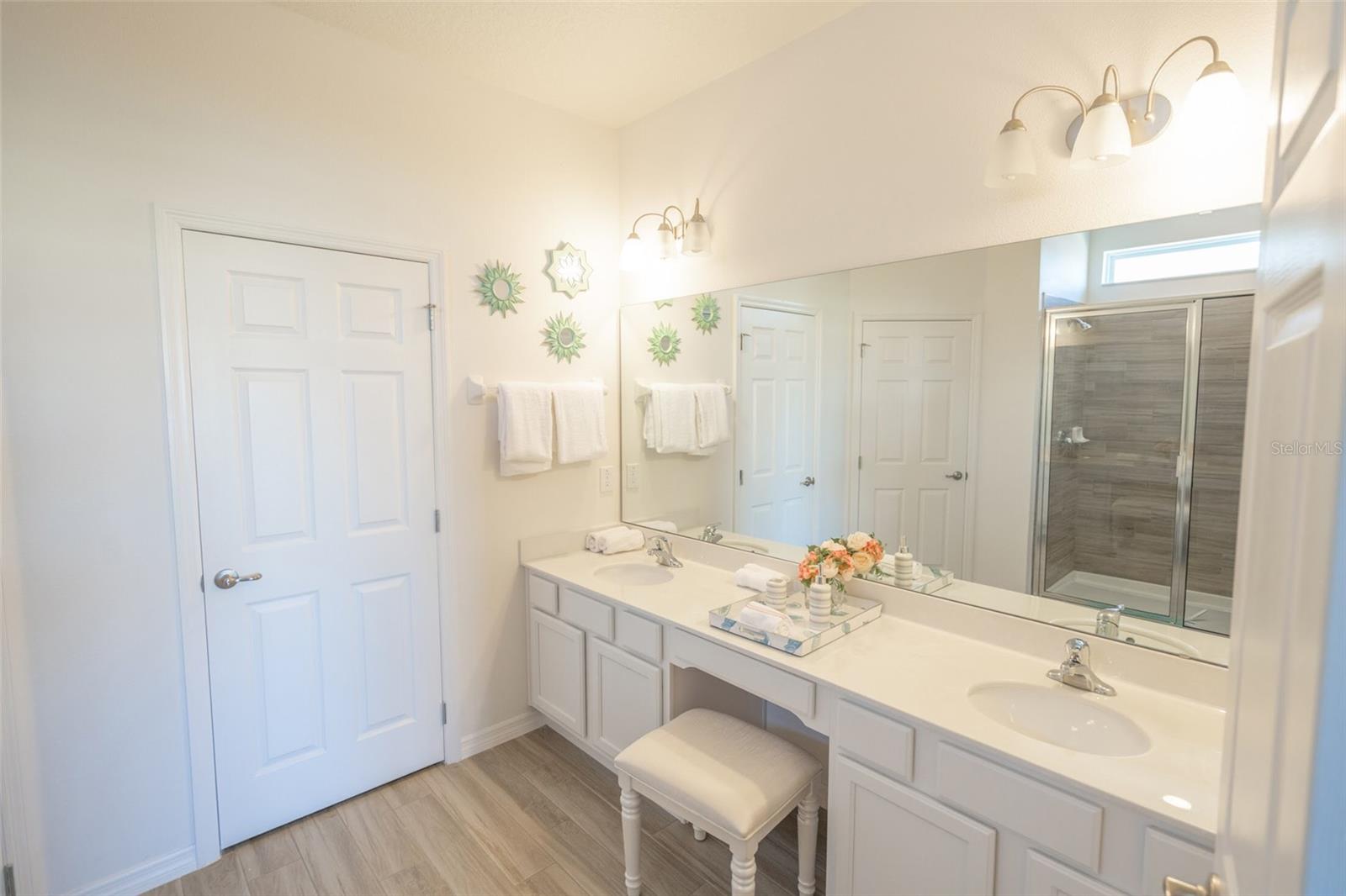 Image 19 of 39 For 6020 Oak Green Loop