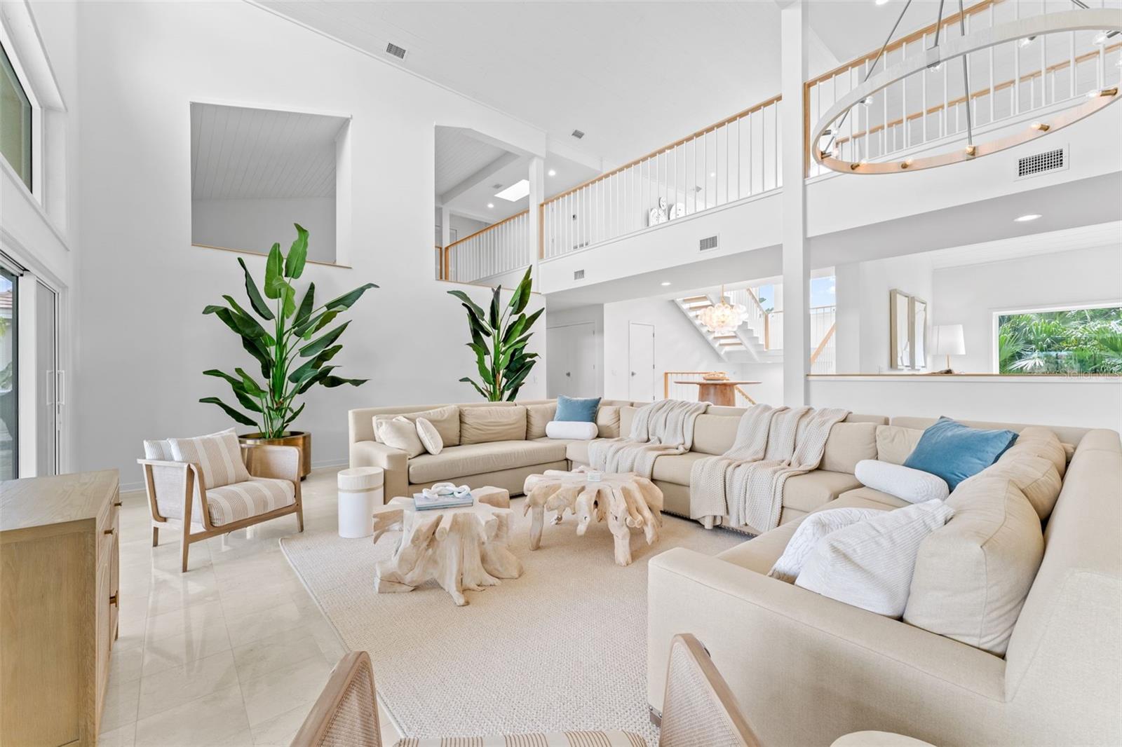 Image 17 of 55 For 991 Longboat Club Road