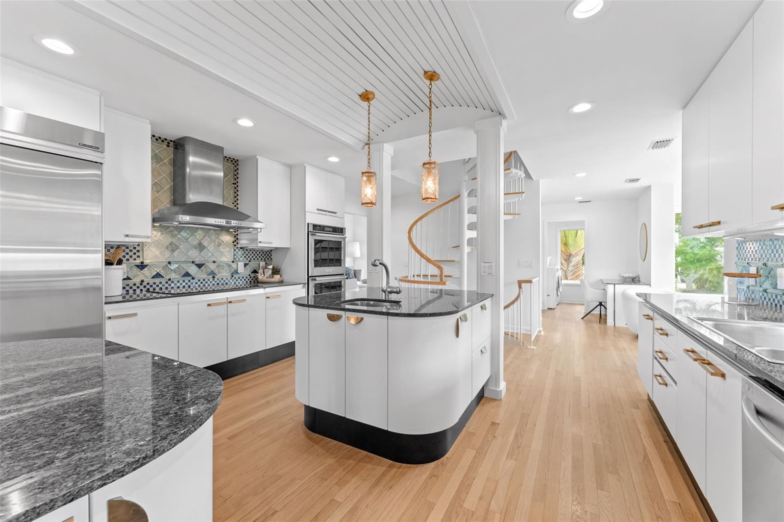 Image 23 of 55 For 991 Longboat Club Road