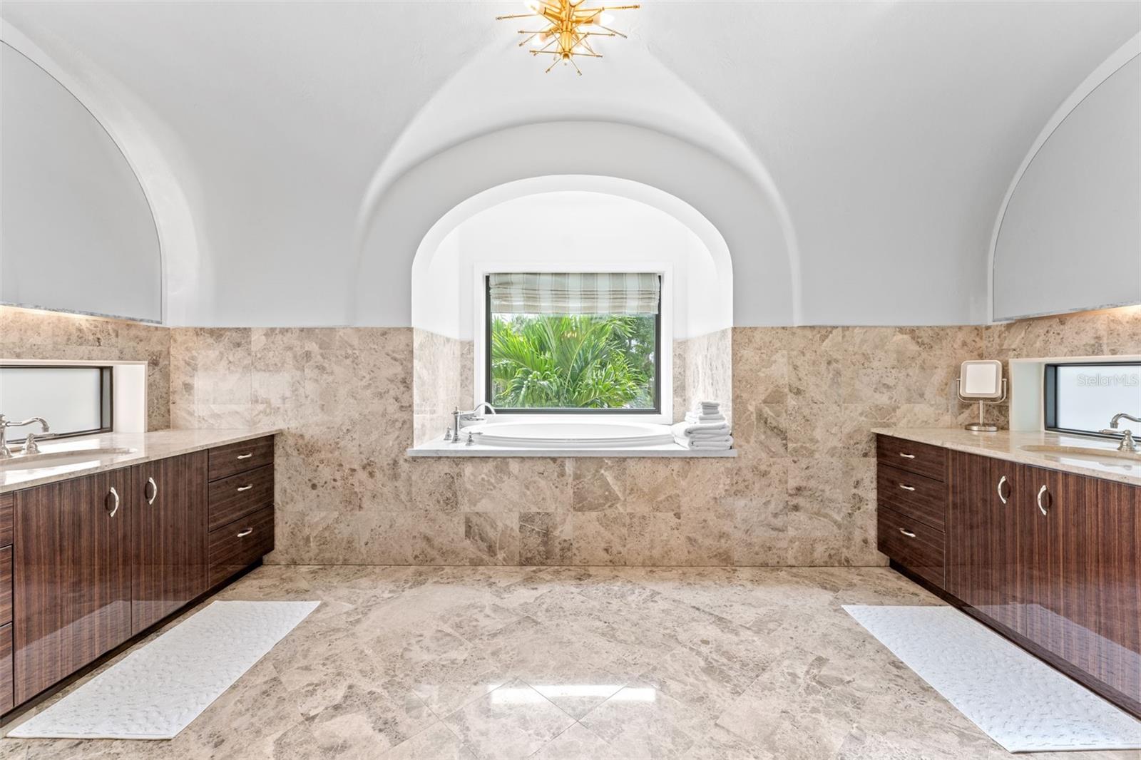 Image 33 of 55 For 991 Longboat Club Road