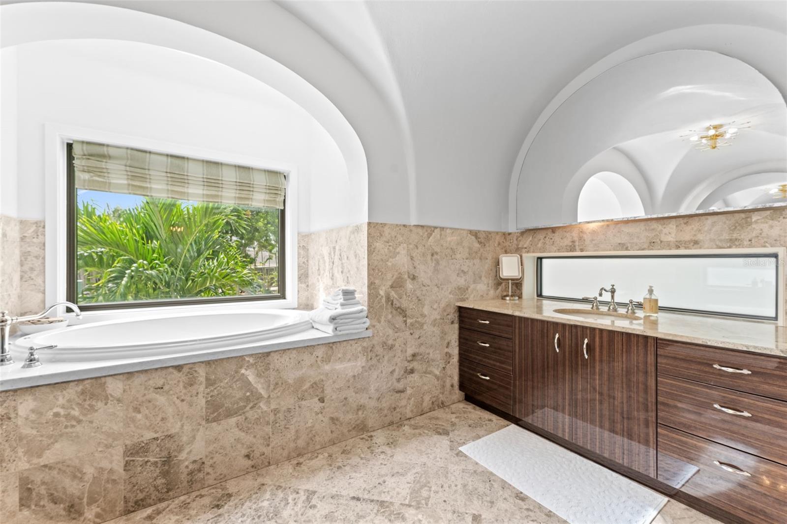 Image 34 of 55 For 991 Longboat Club Road