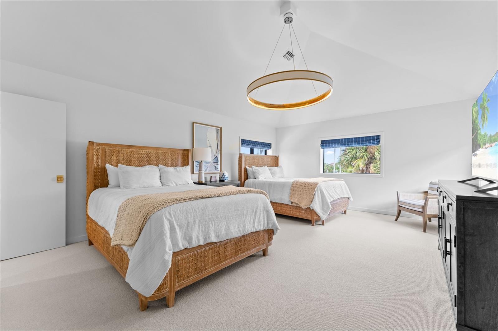 Image 41 of 55 For 991 Longboat Club Road