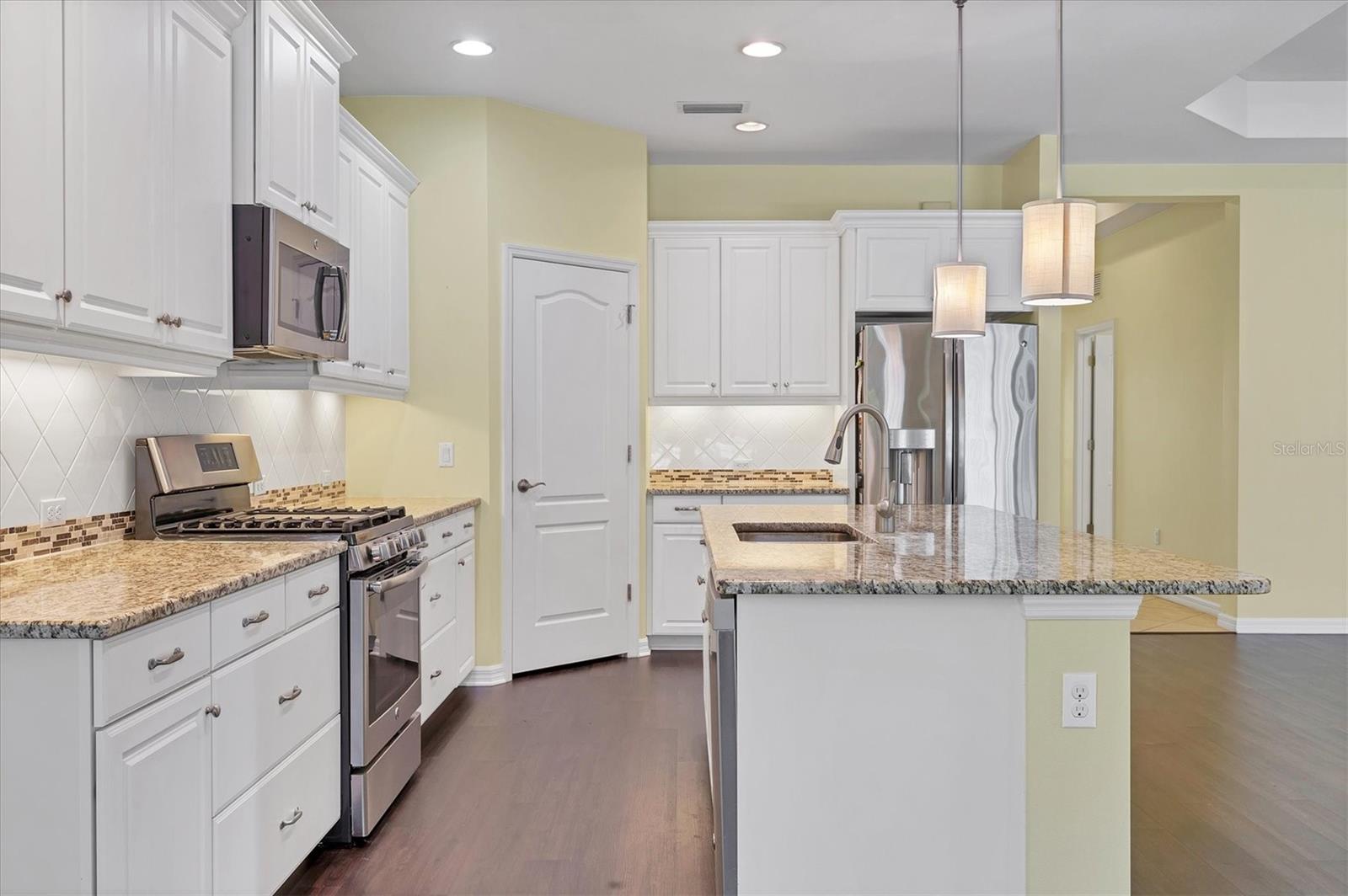 Image 18 of 53 For 7040 White Willow Court