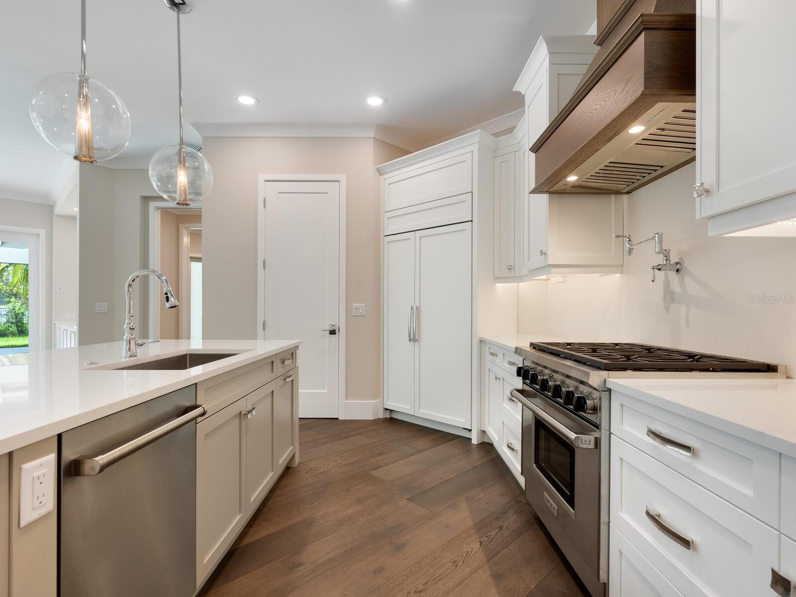 Image 13 of 58 For 1637 Hyde Park Street