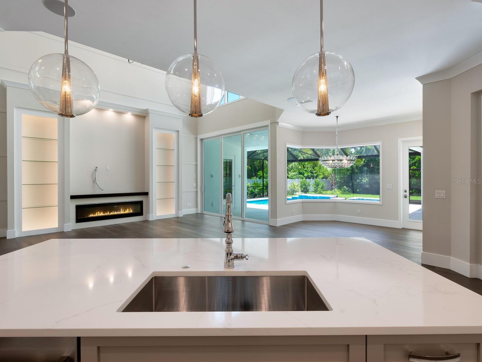 Image 15 of 58 For 1637 Hyde Park Street