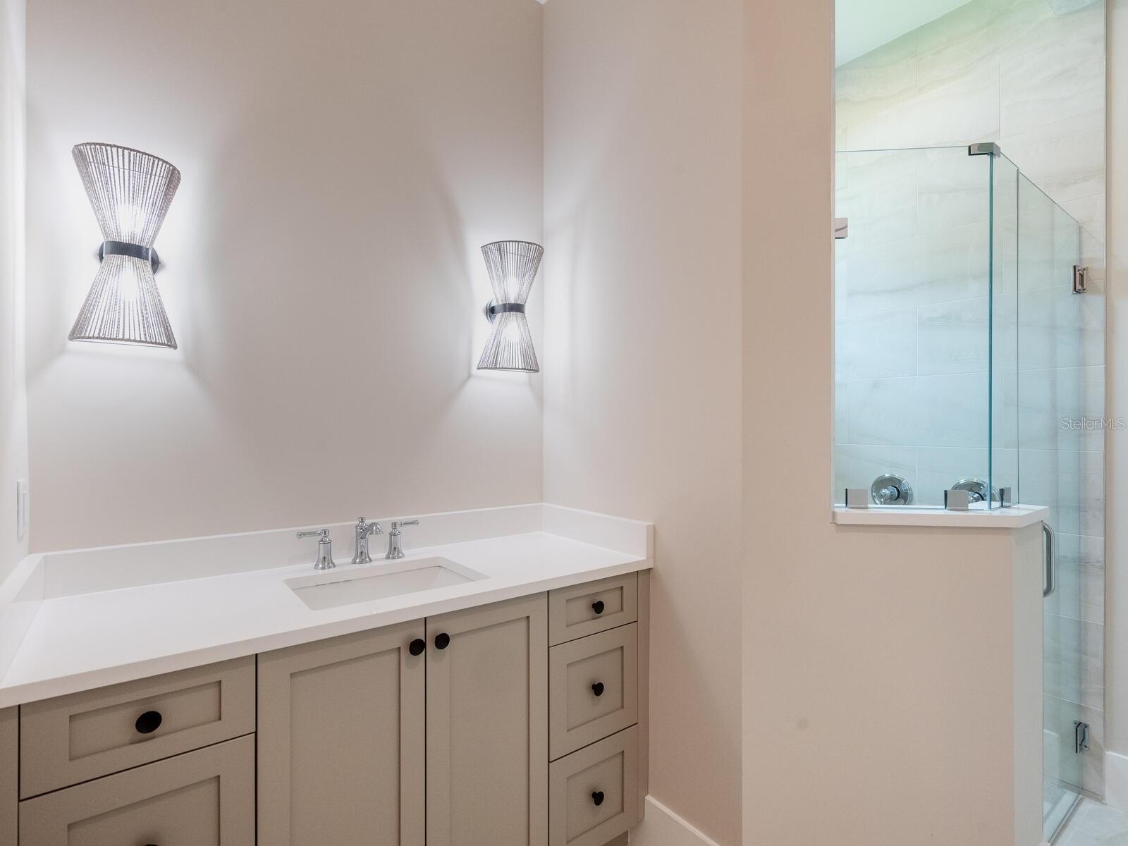 Image 31 of 58 For 1637 Hyde Park Street