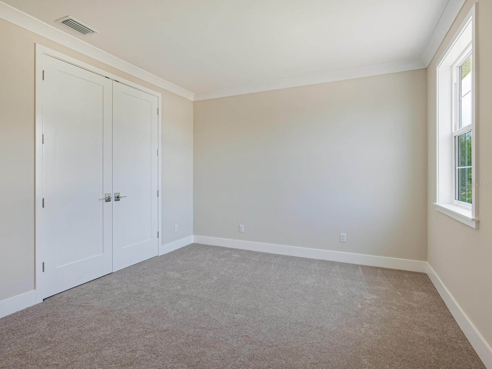 Image 35 of 58 For 1637 Hyde Park Street