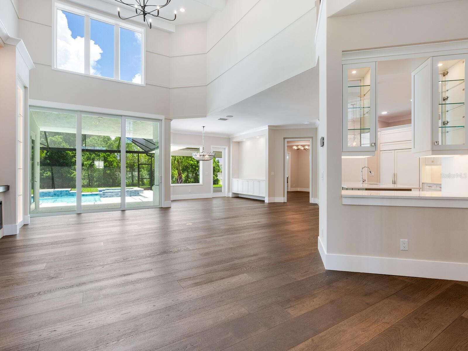 Image 5 of 58 For 1637 Hyde Park Street