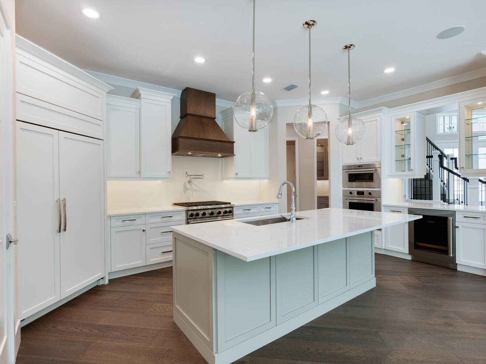 Image 8 of 58 For 1637 Hyde Park Street