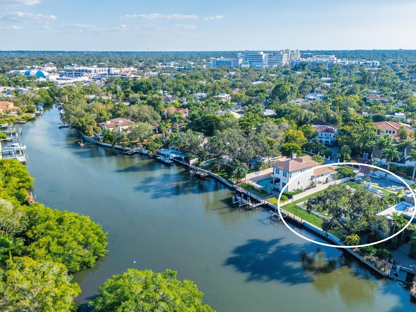 Image 11 of 32 For 1821 Lincoln Drive