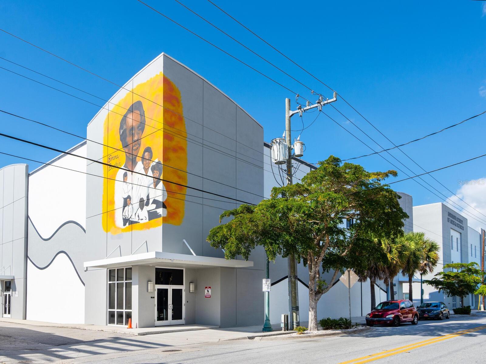 Image 23 of 32 For 1821 Lincoln Drive