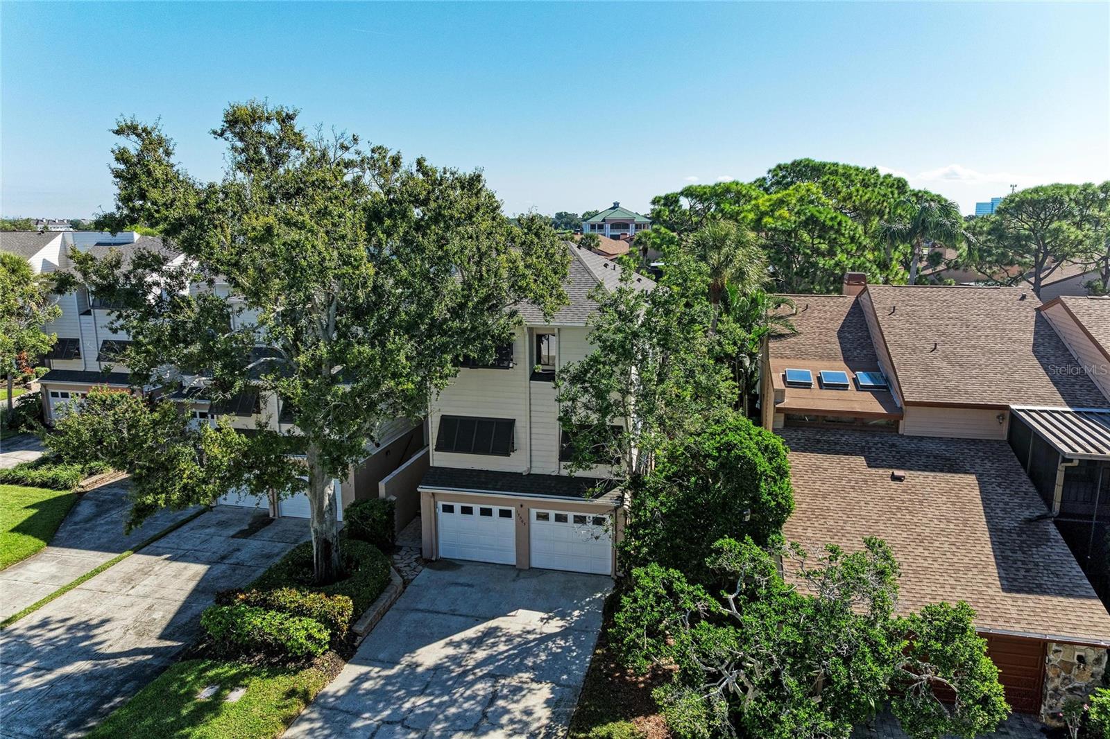 Listing photo id 0 for 13963 Lake Point Drive