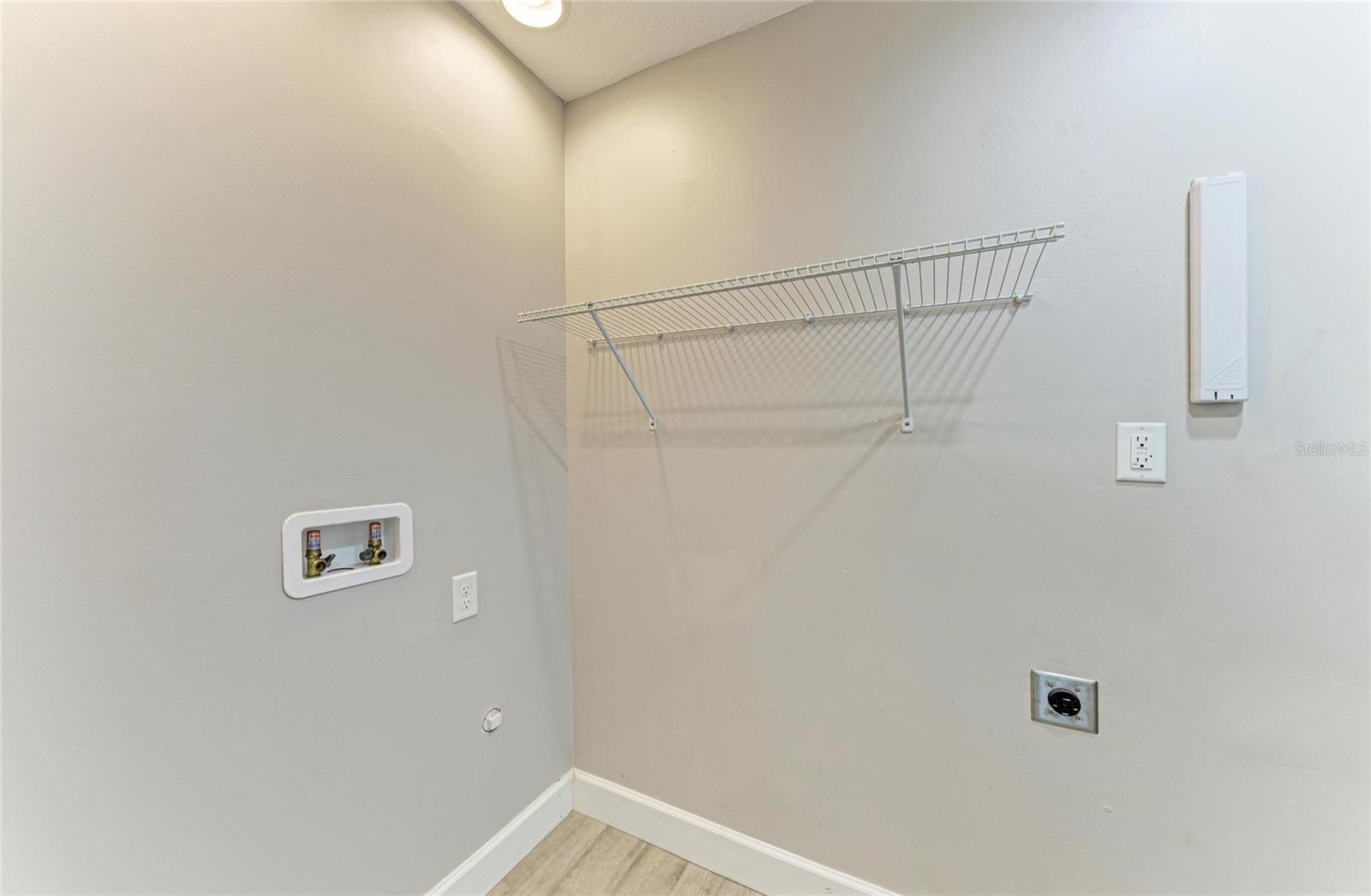 Listing photo id 19 for 13963 Lake Point Drive