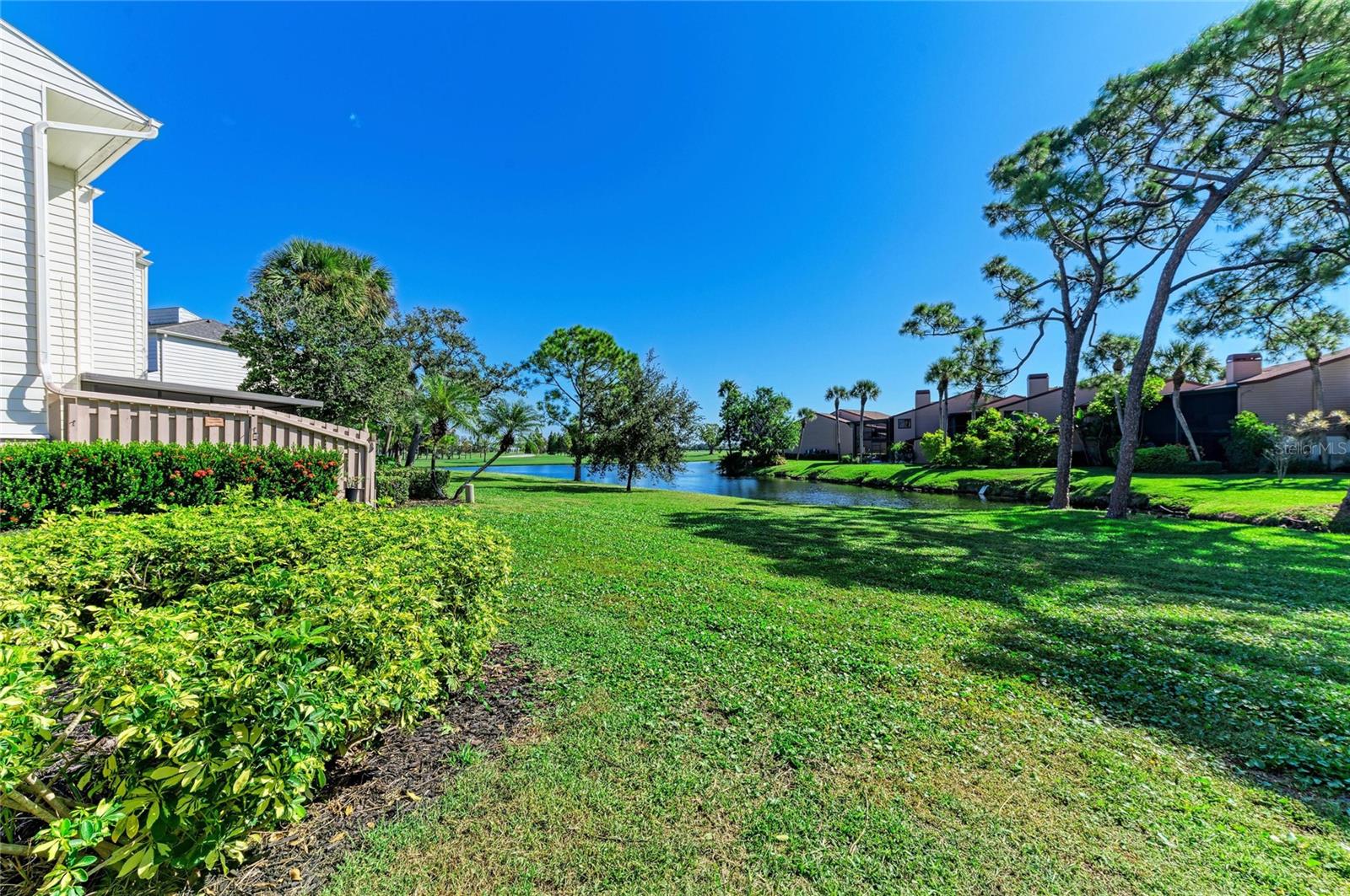 Listing photo id 21 for 13963 Lake Point Drive