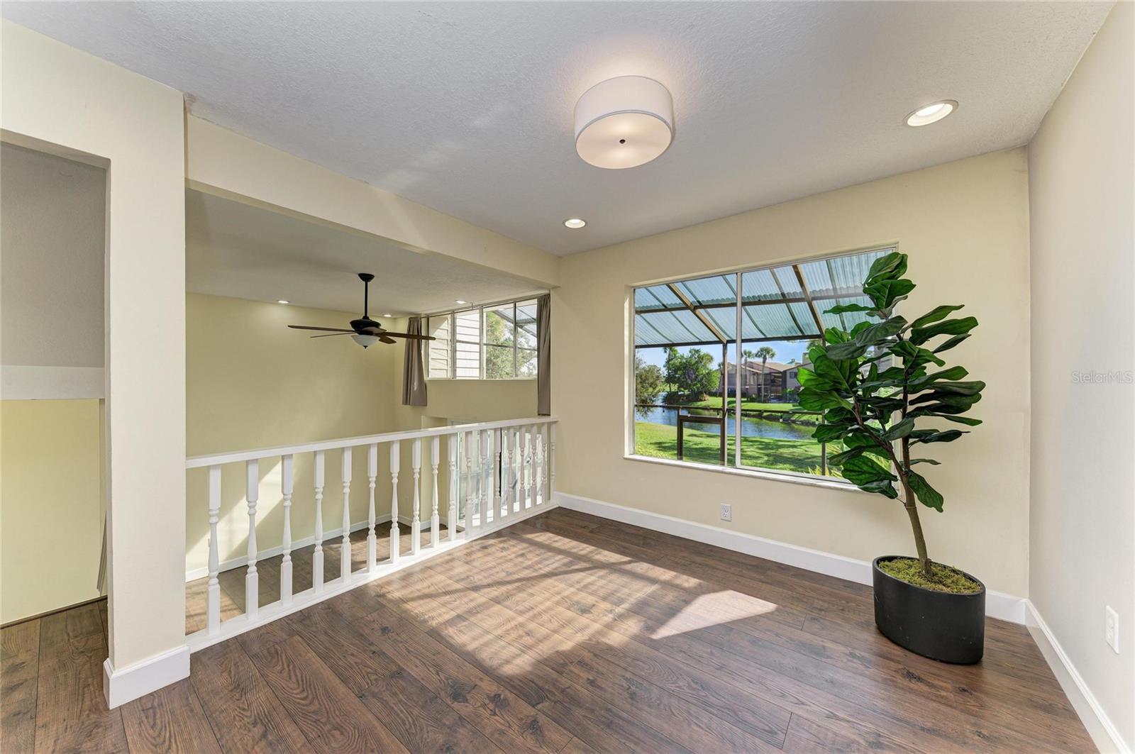 Listing photo id 4 for 13963 Lake Point Drive