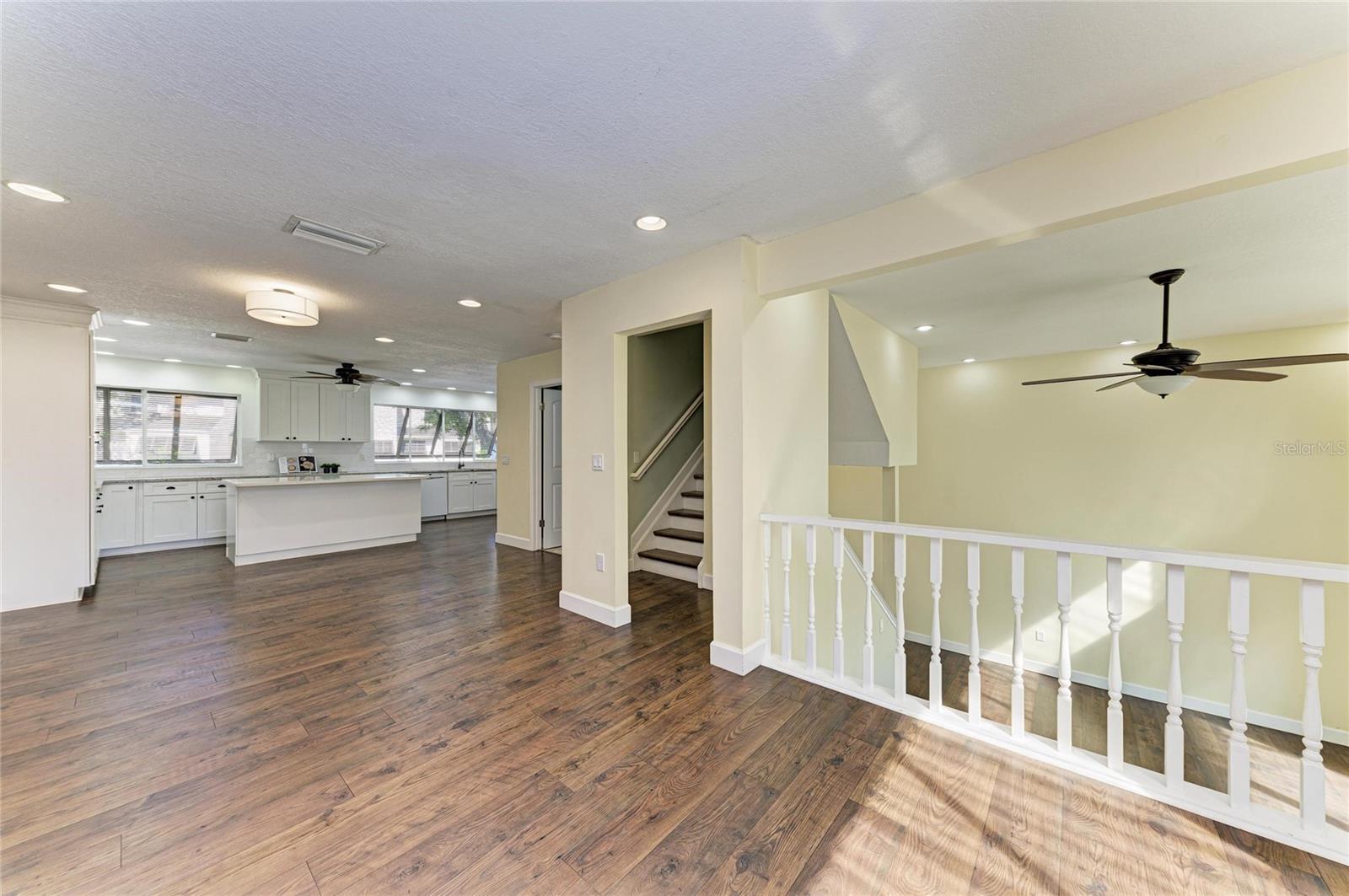 Listing photo id 5 for 13963 Lake Point Drive