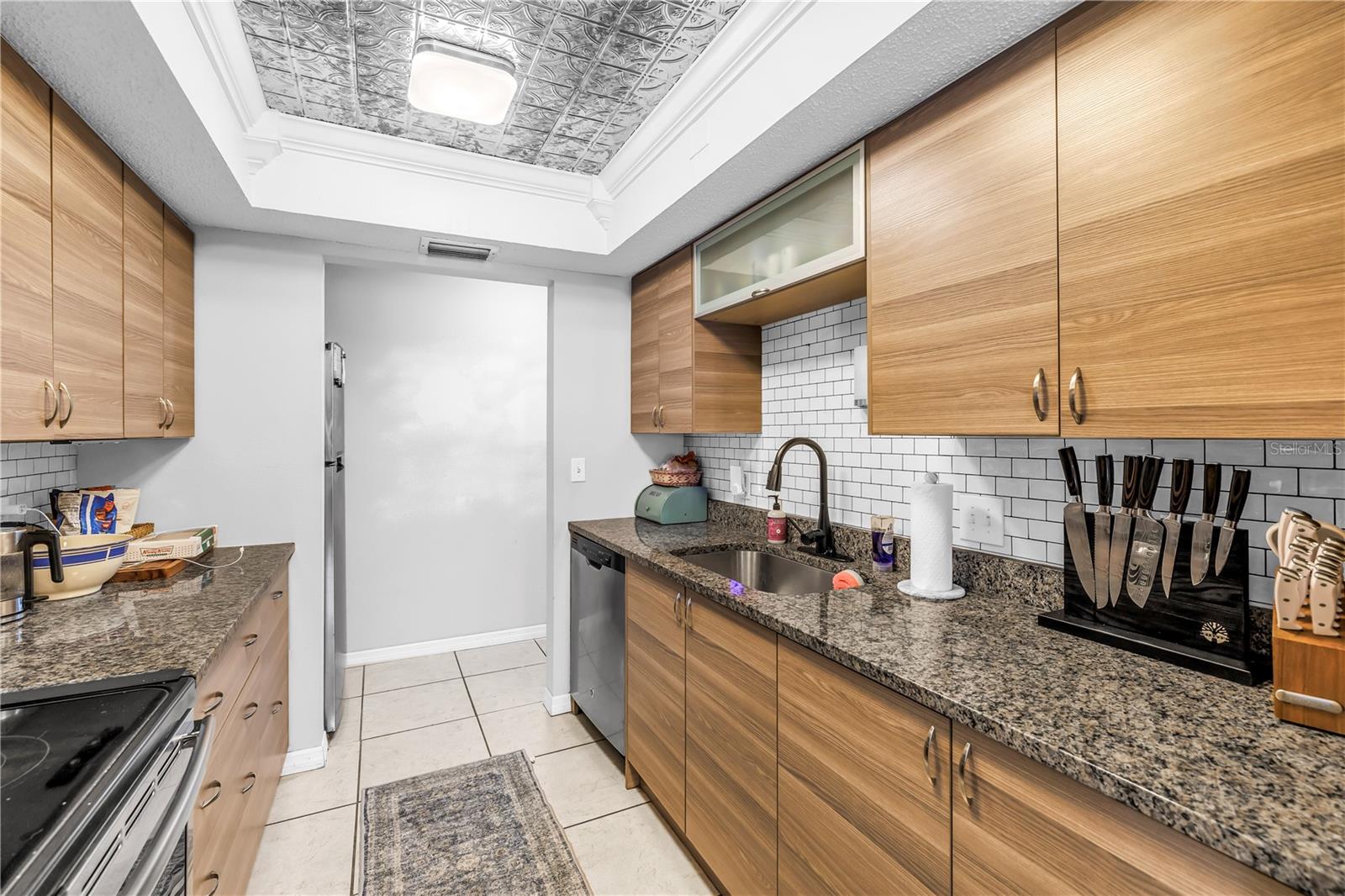 Image 10 of 31 For 4078 Groveland Avenue