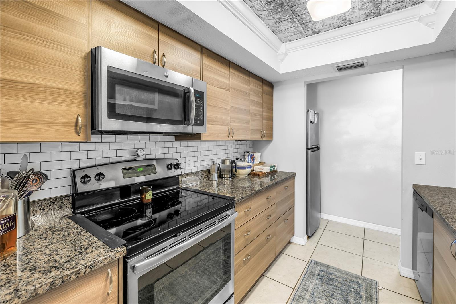 Image 11 of 31 For 4078 Groveland Avenue