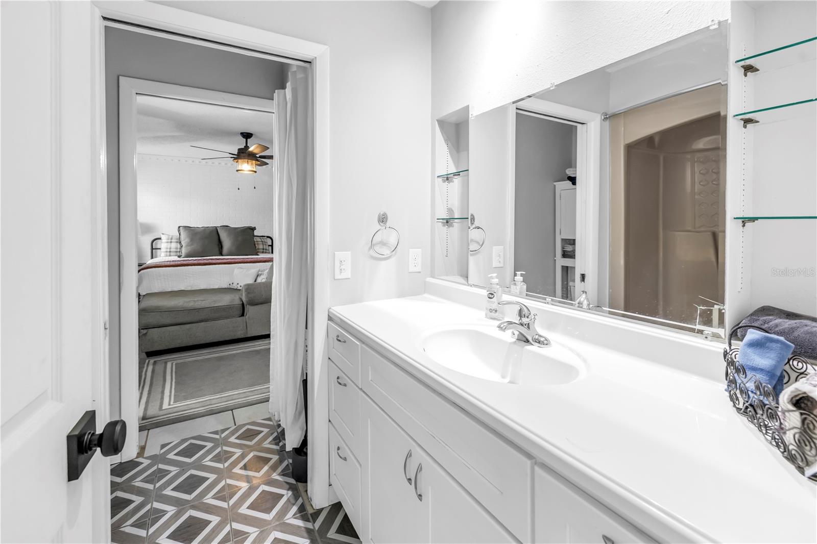 Image 15 of 31 For 4078 Groveland Avenue