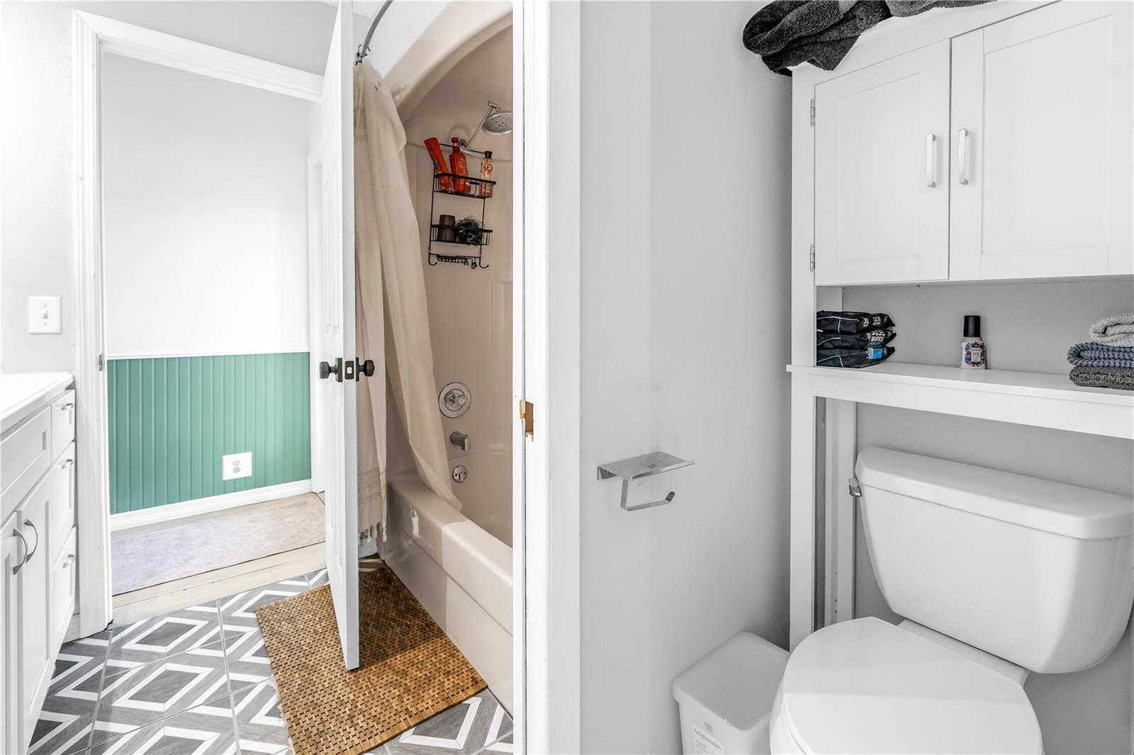 Image 16 of 31 For 4078 Groveland Avenue