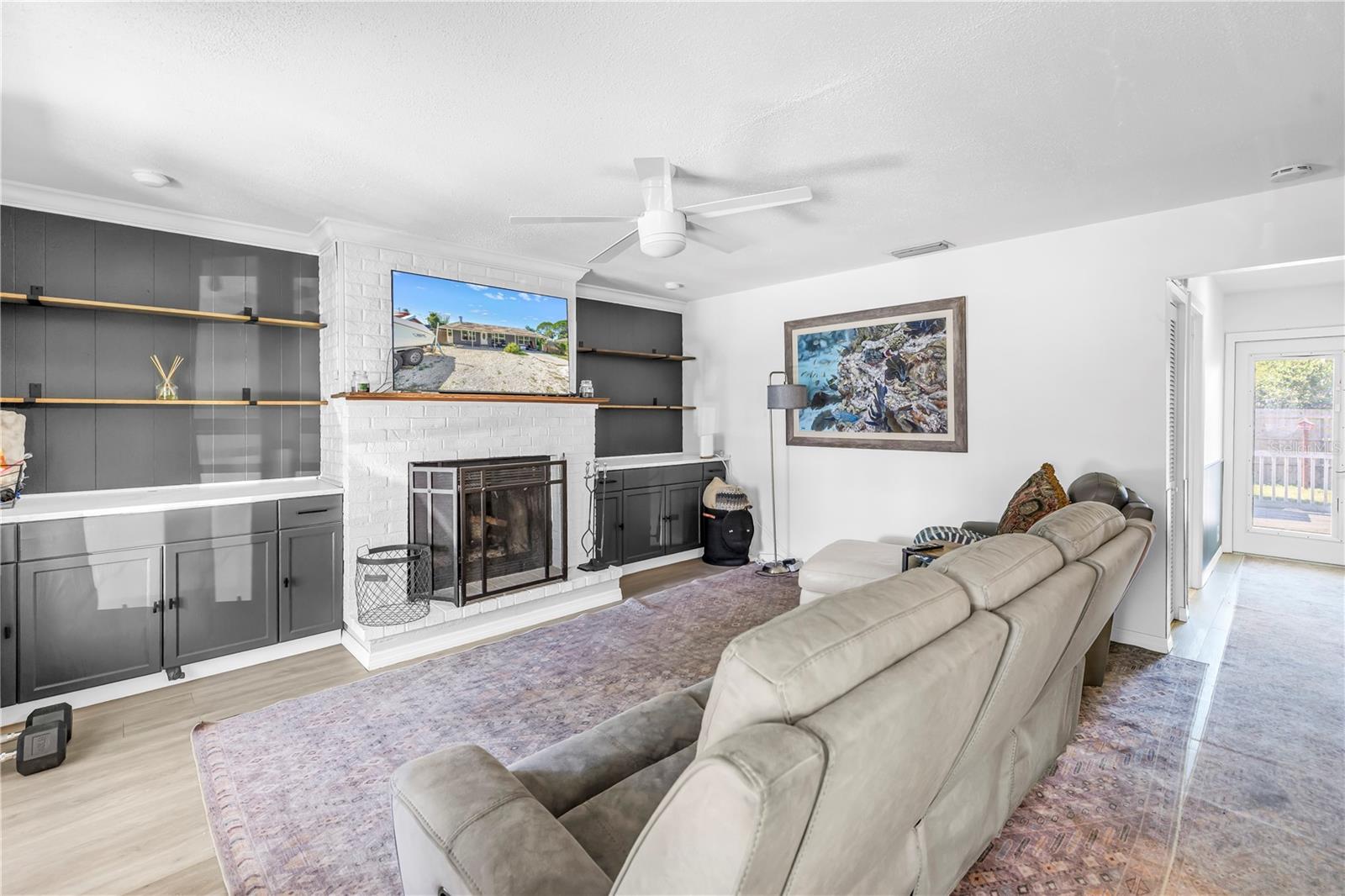 Image 4 of 31 For 4078 Groveland Avenue