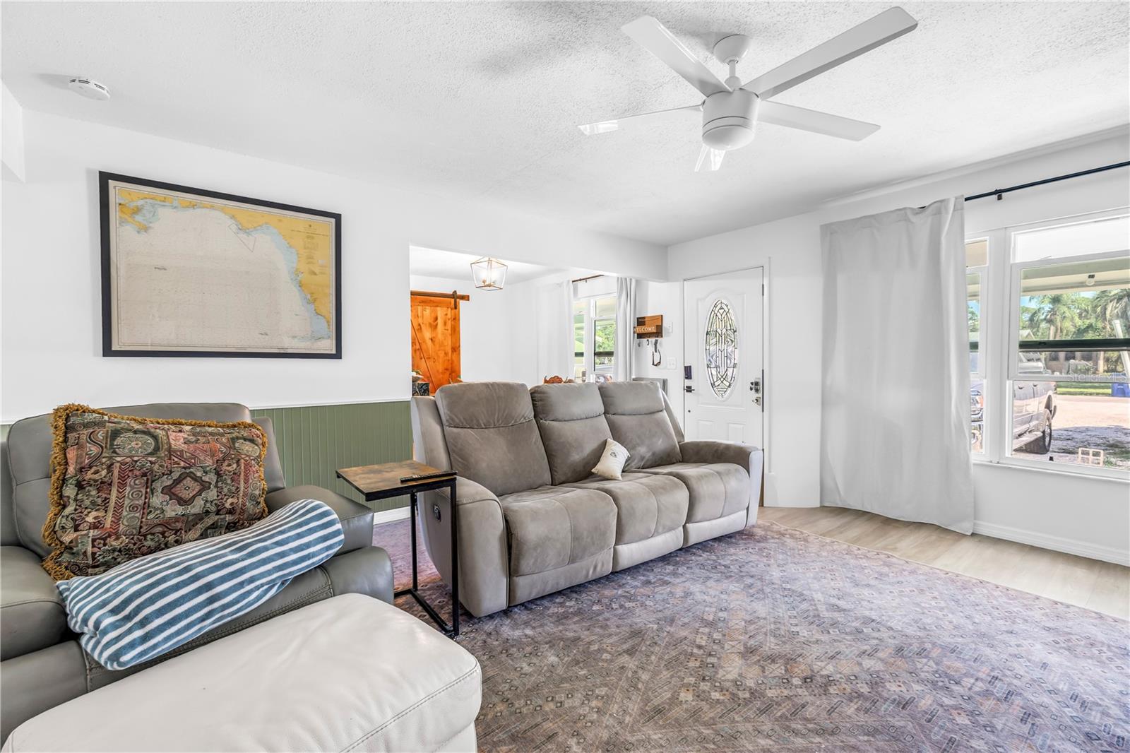 Image 6 of 31 For 4078 Groveland Avenue