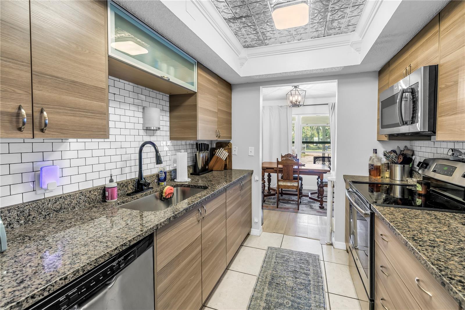 Image 9 of 31 For 4078 Groveland Avenue