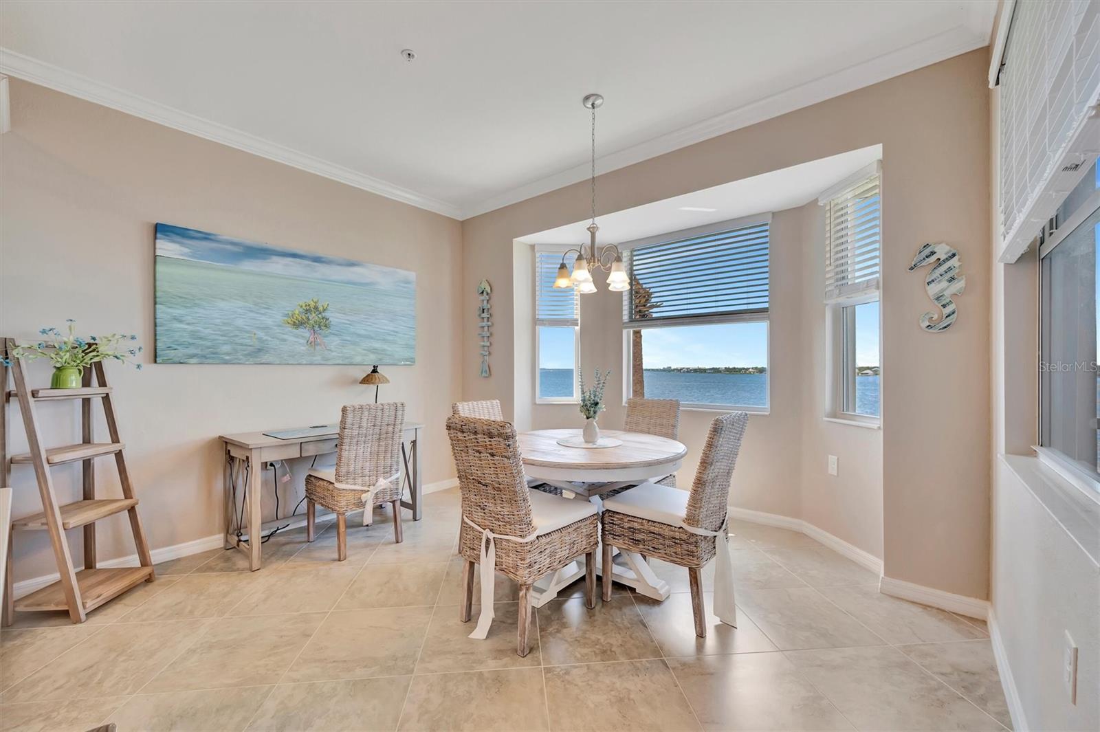 Image 17 of 67 For 1020 Tidewater Shores Loop 405