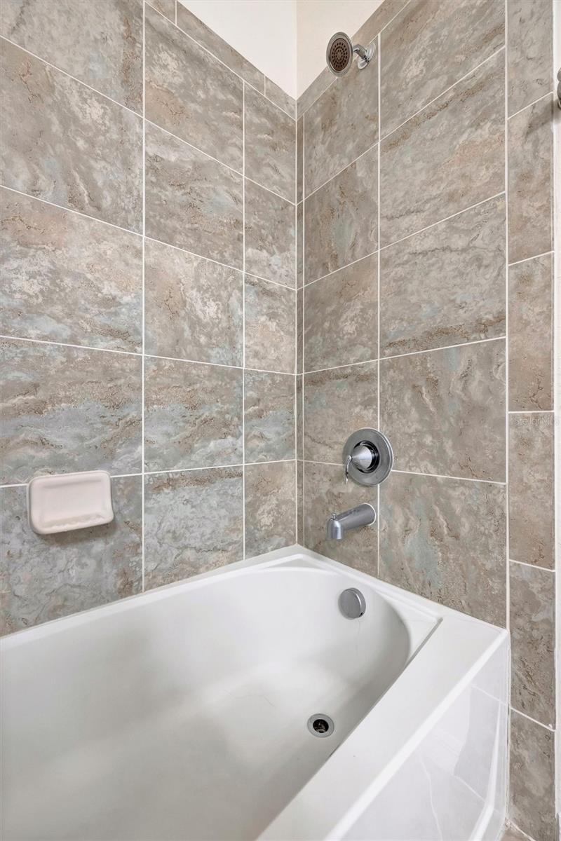 Image 32 of 67 For 1020 Tidewater Shores Loop 405