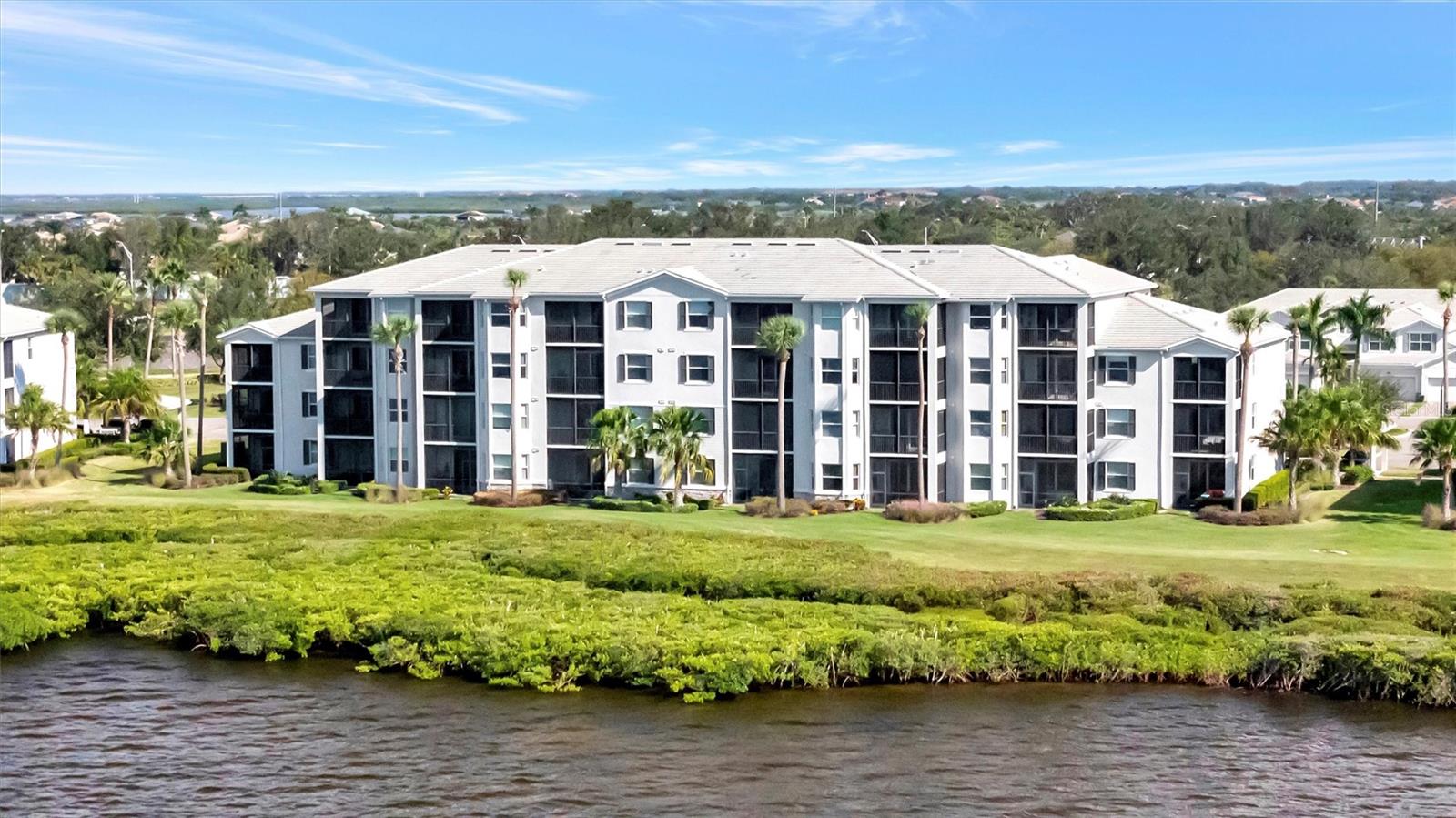 Image 48 of 67 For 1020 Tidewater Shores Loop 405