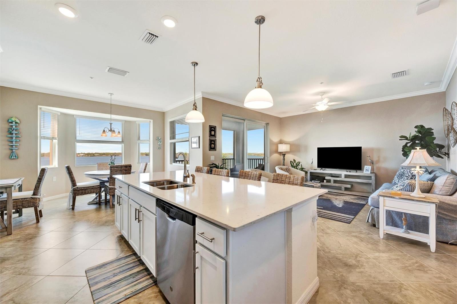 Image 7 of 67 For 1020 Tidewater Shores Loop 405