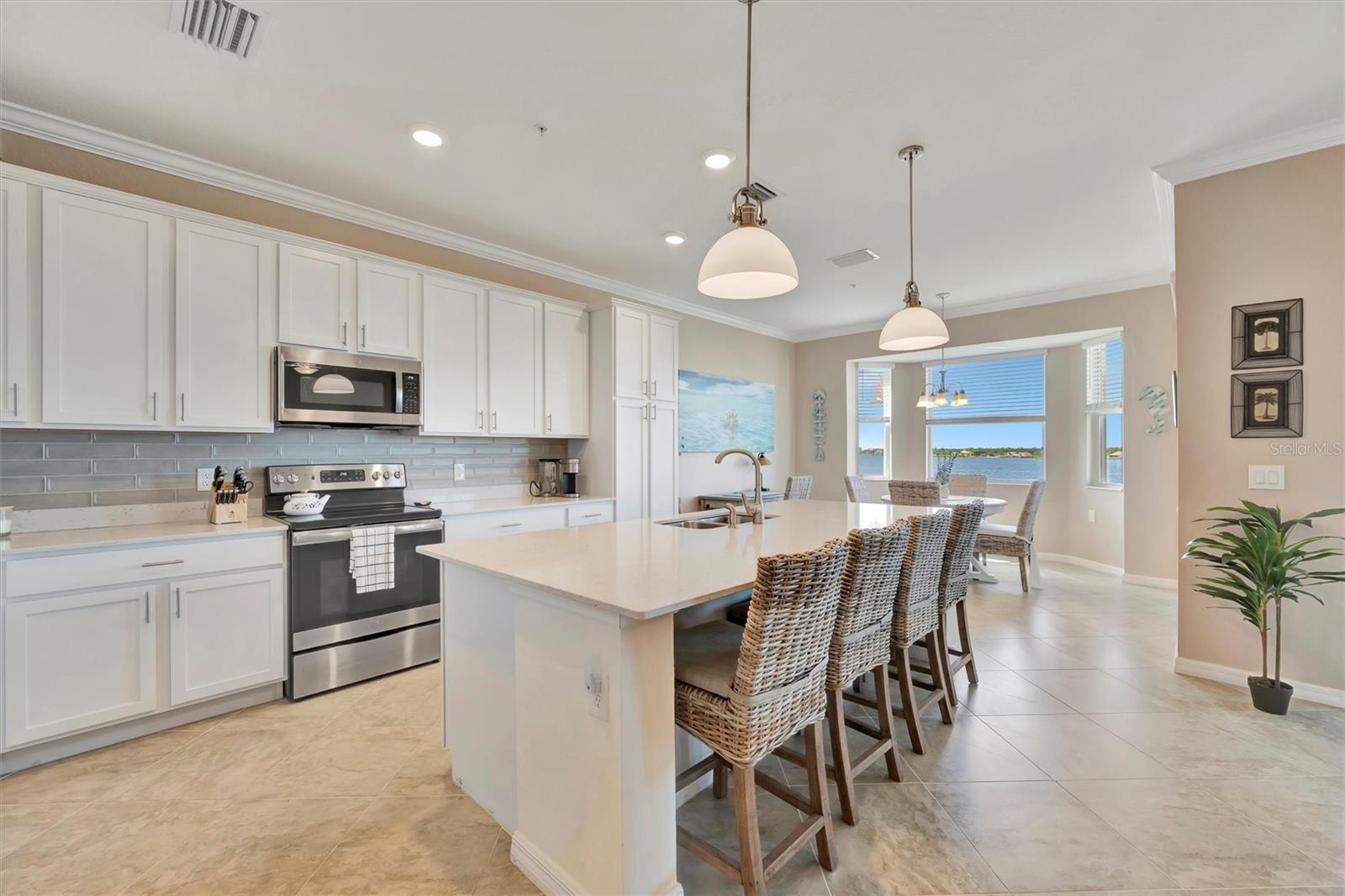 Image 8 of 67 For 1020 Tidewater Shores Loop 405