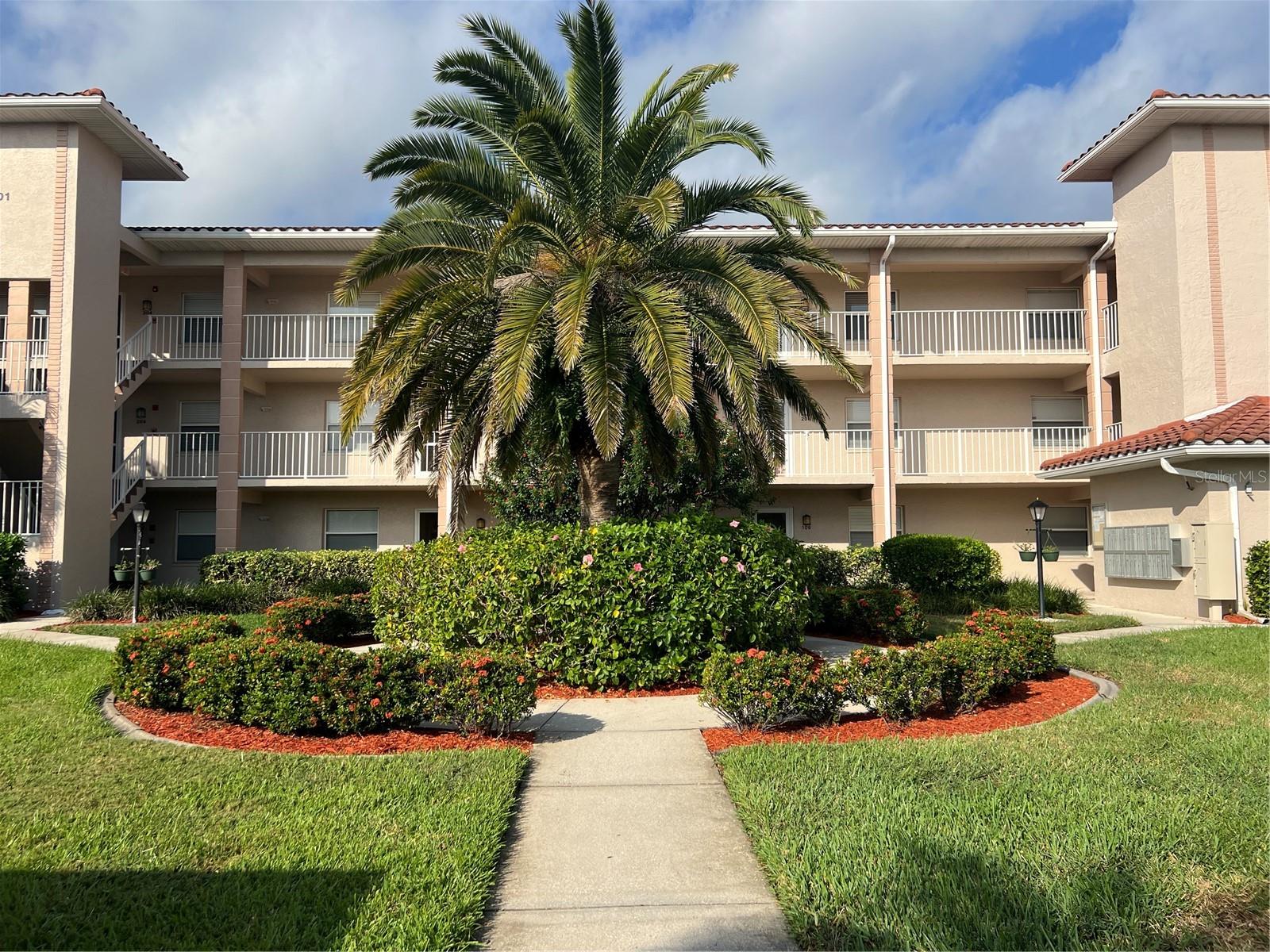 Image 2 of 33 For 6501 Stone River Road 309