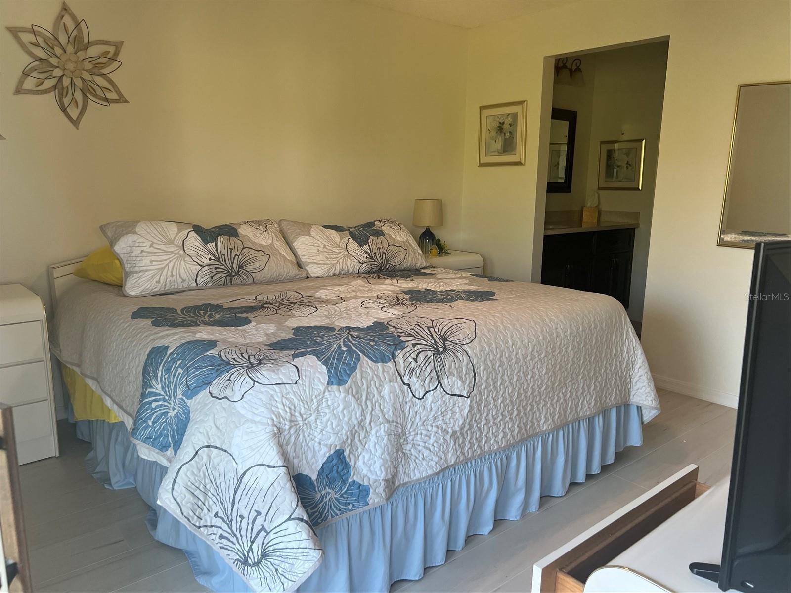 Image 24 of 33 For 6501 Stone River Road 309